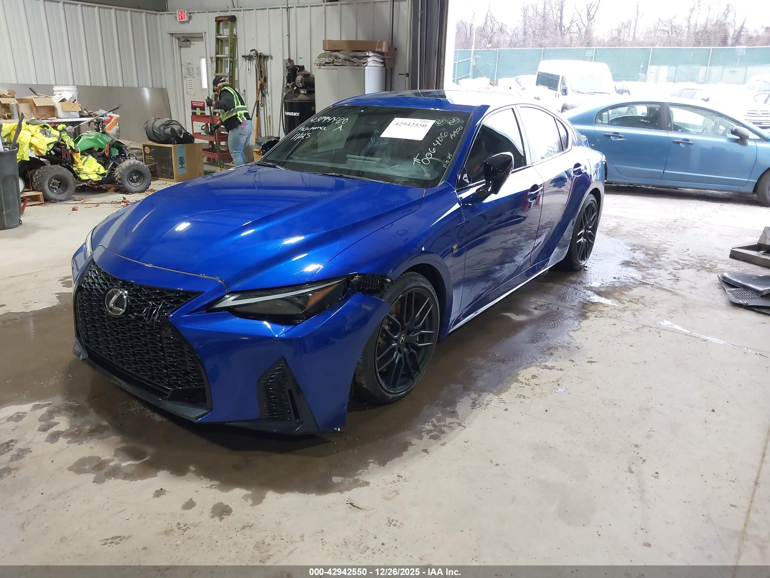 LEXUS IS image 2
