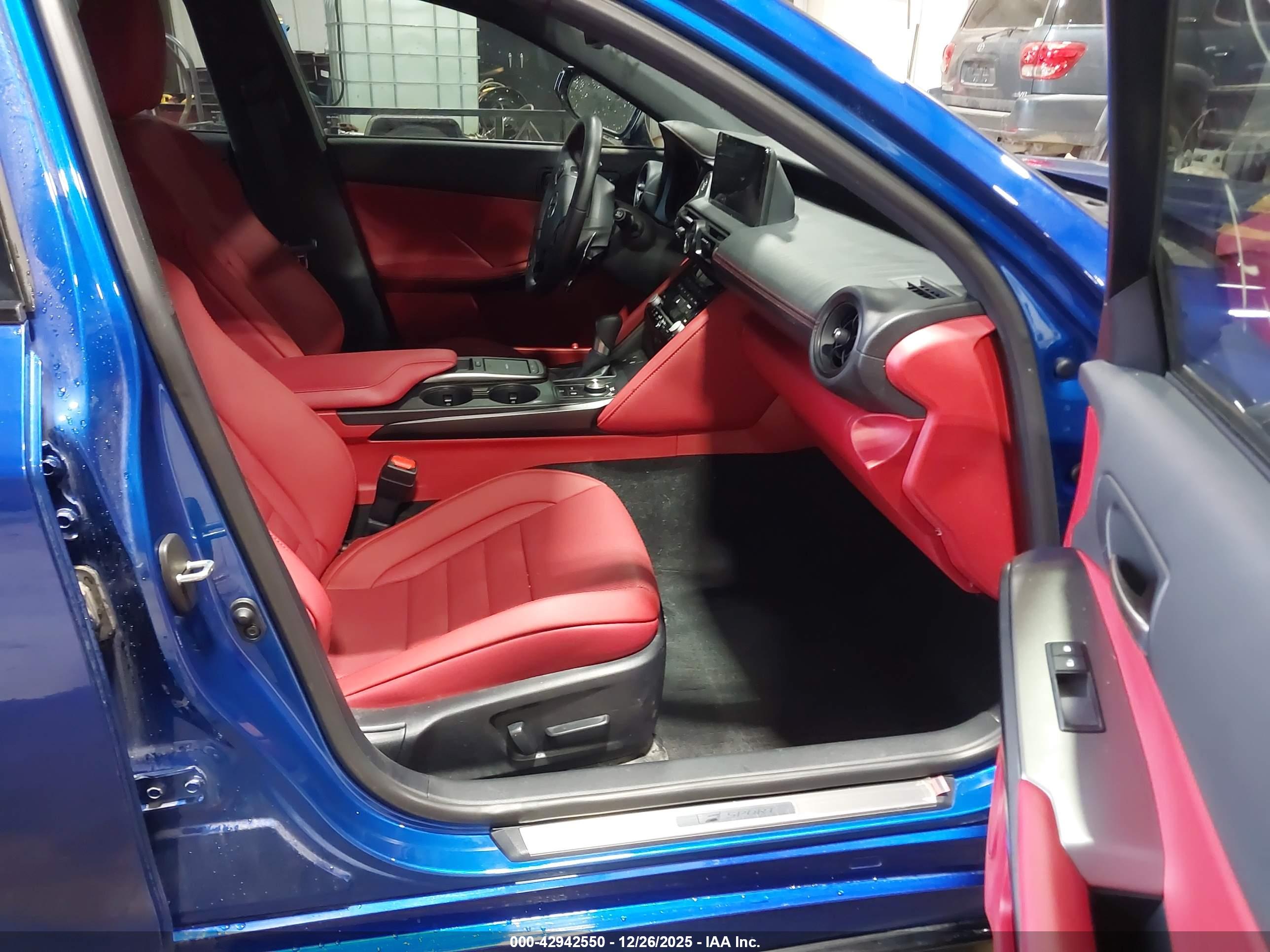 LEXUS IS image 5