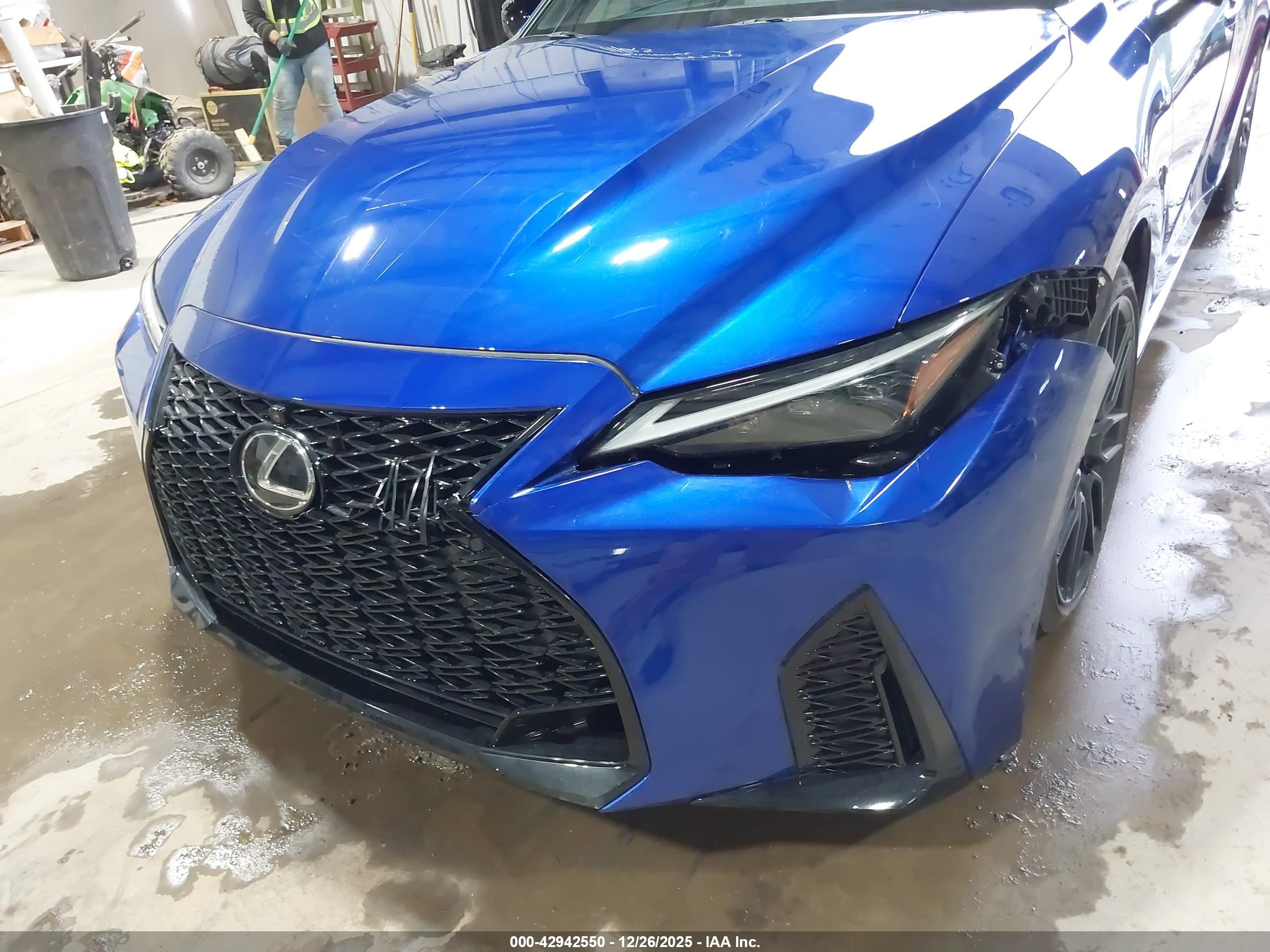 LEXUS IS image 6