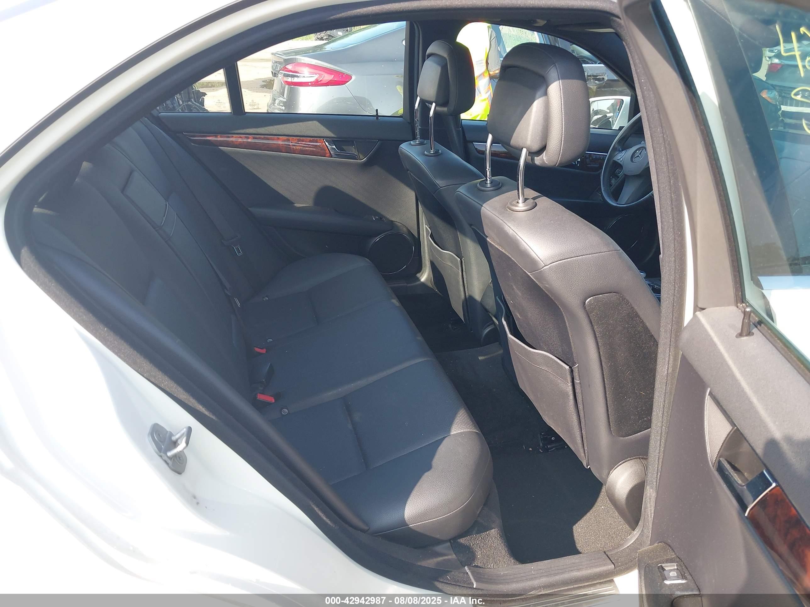 MERCEDES-BENZ C image 8
