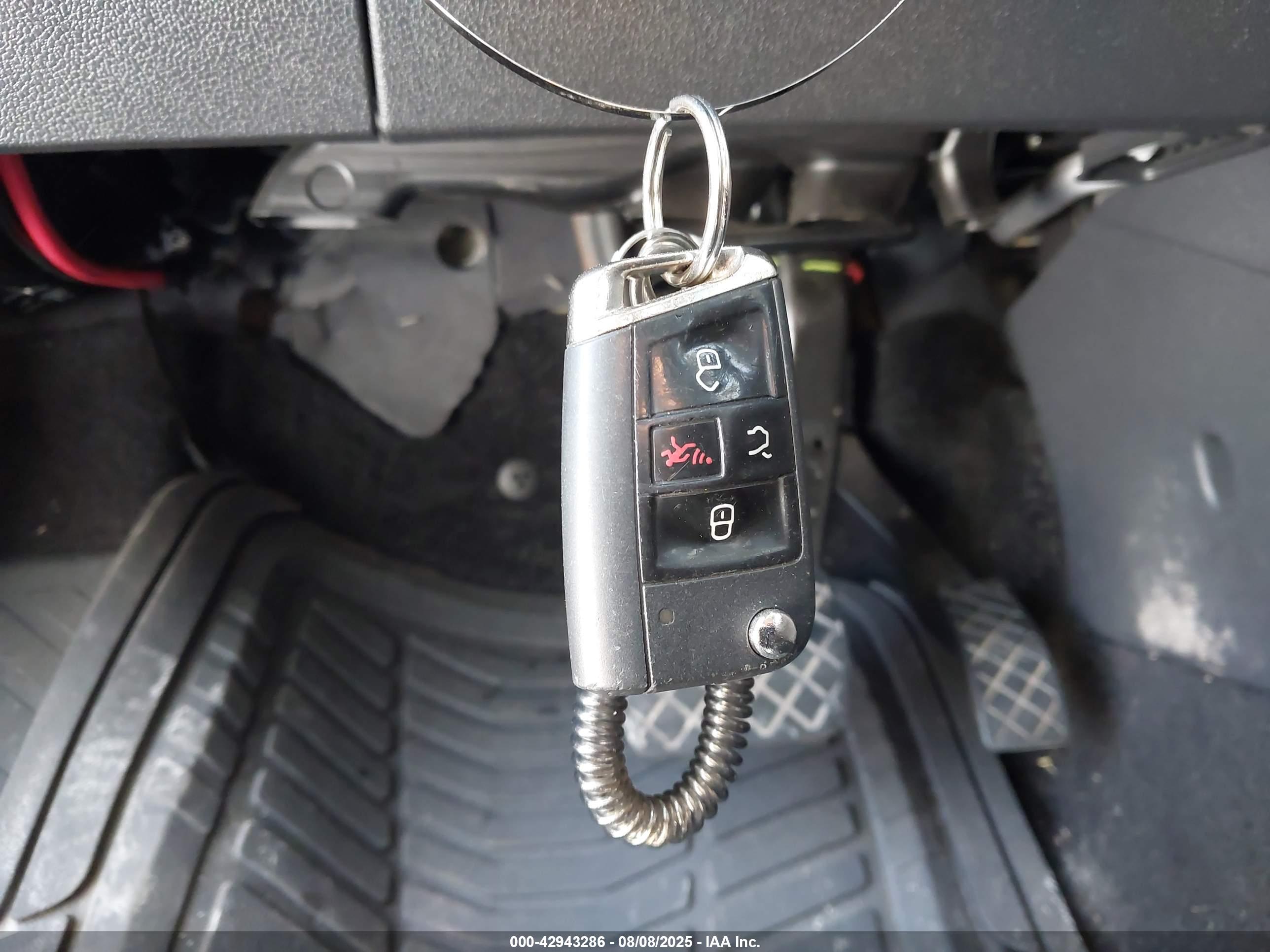VOLKSWAGEN TIGUAN image 11