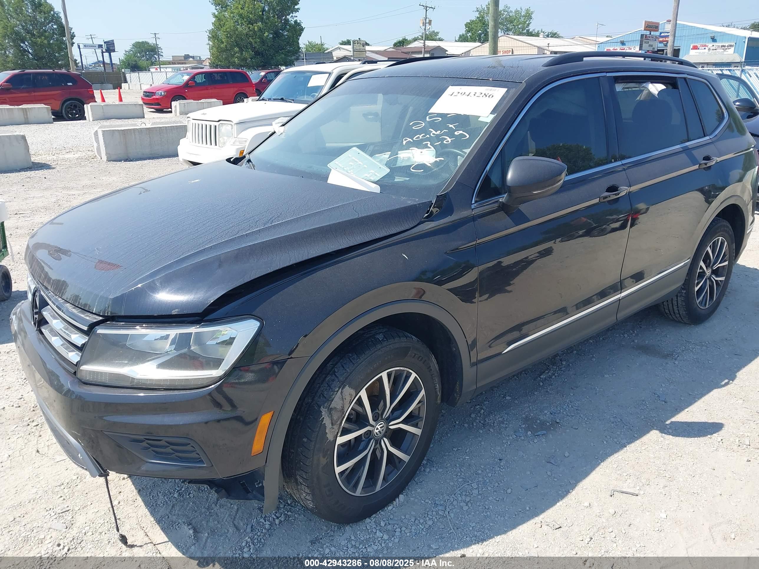 VOLKSWAGEN TIGUAN image 2