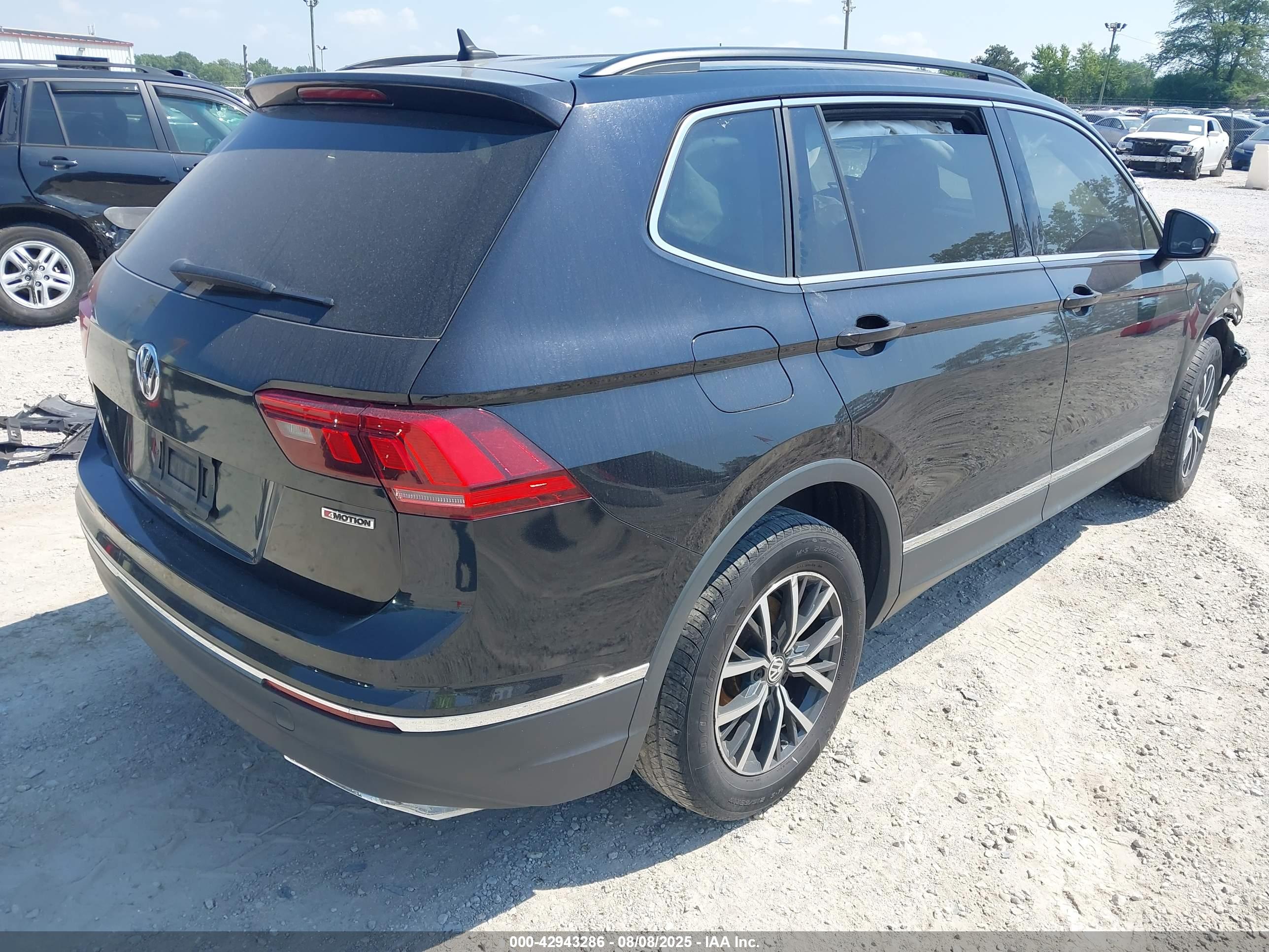 VOLKSWAGEN TIGUAN image 4