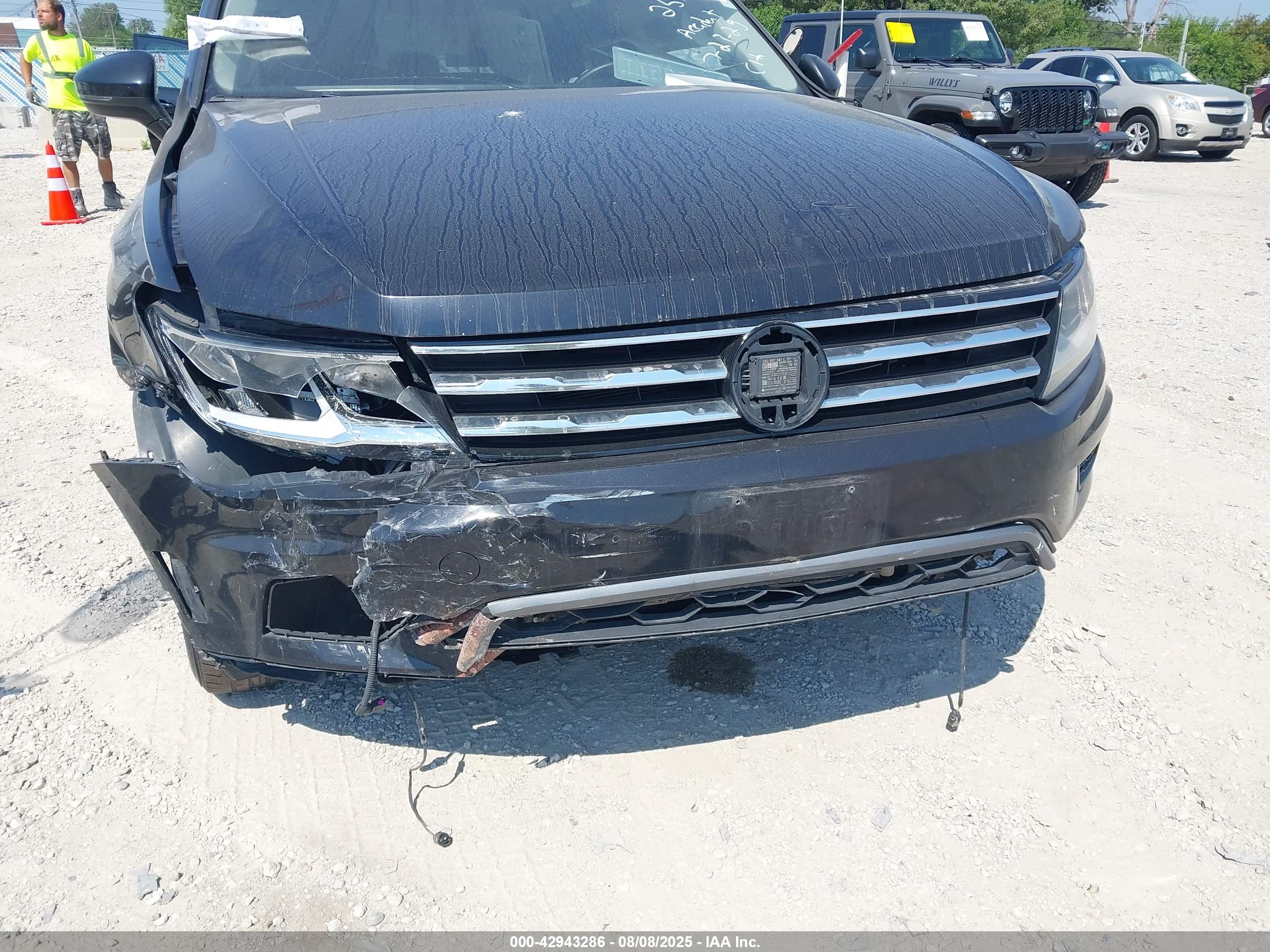 VOLKSWAGEN TIGUAN image 6