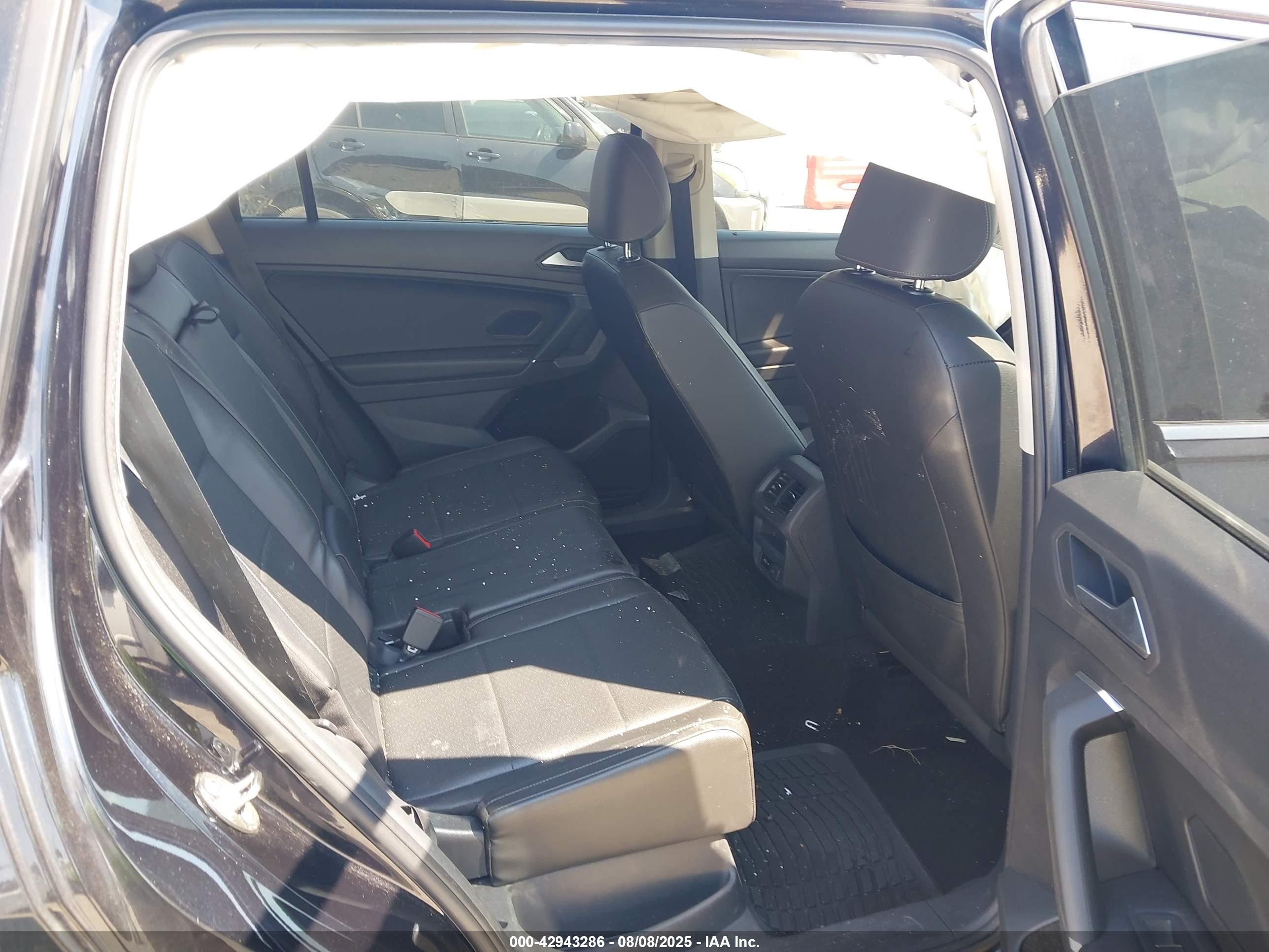VOLKSWAGEN TIGUAN image 8
