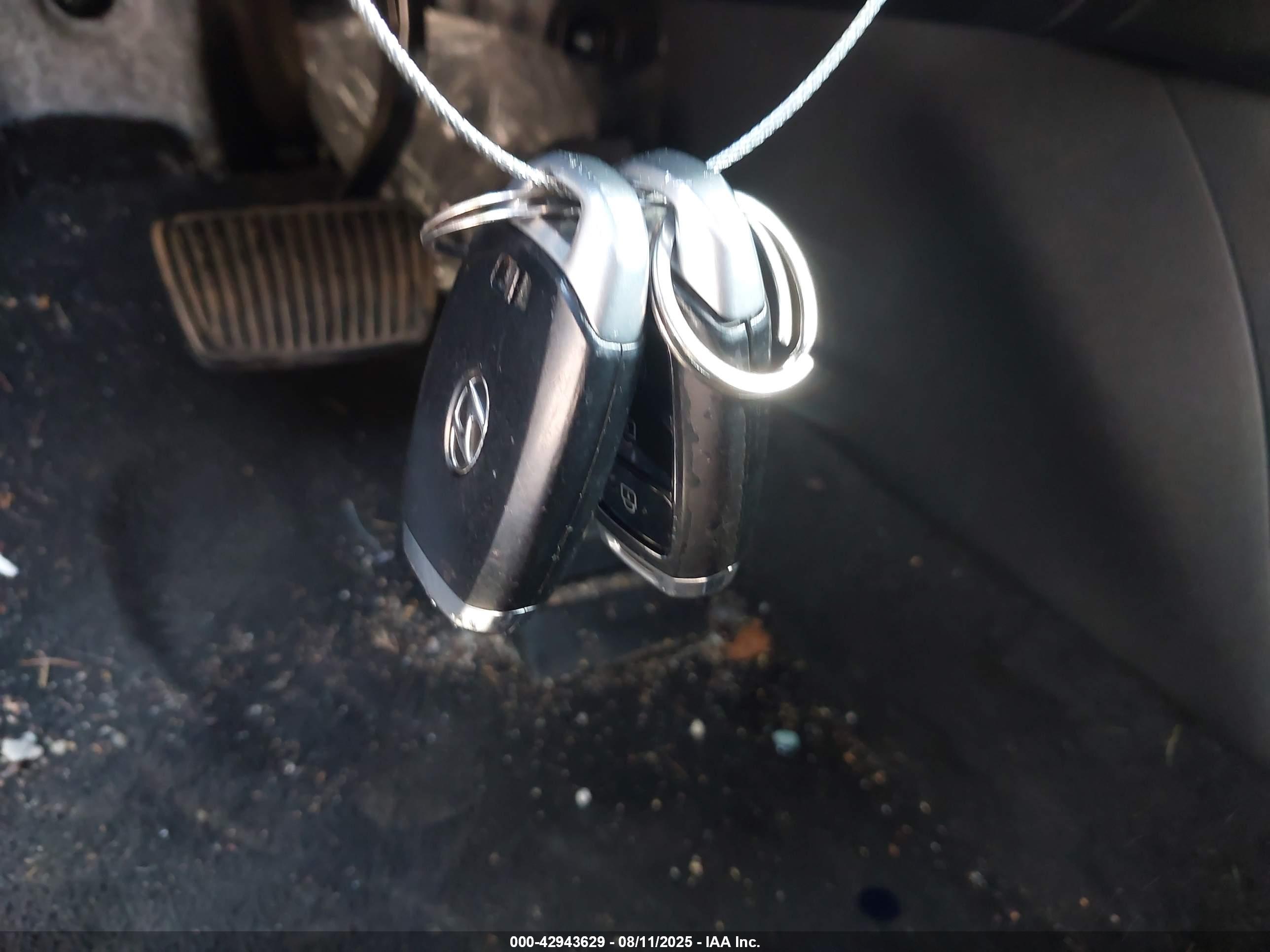 HYUNDAI SANTA image 11