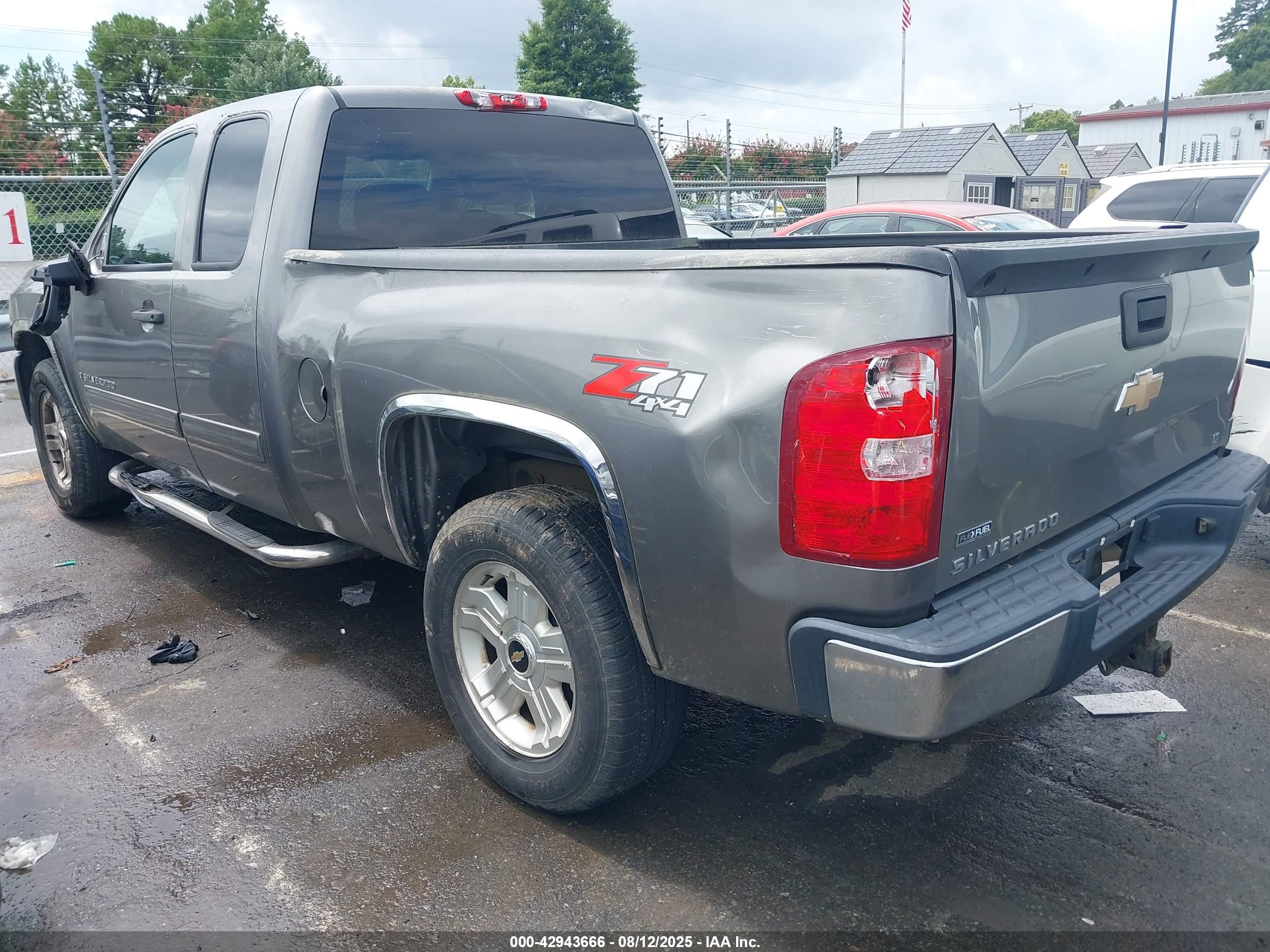CHEVROLET SILVERADO image 3