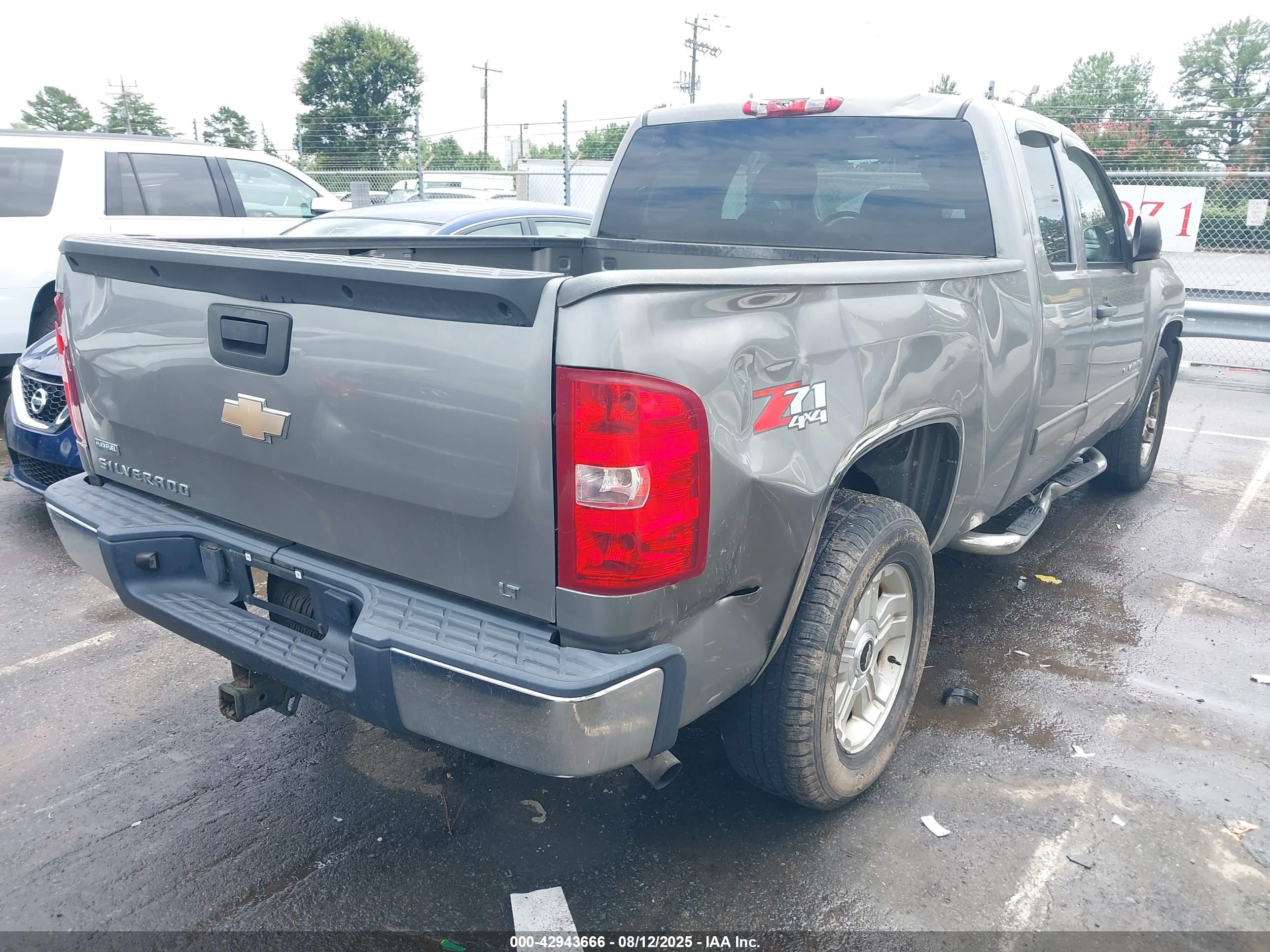 CHEVROLET SILVERADO image 4
