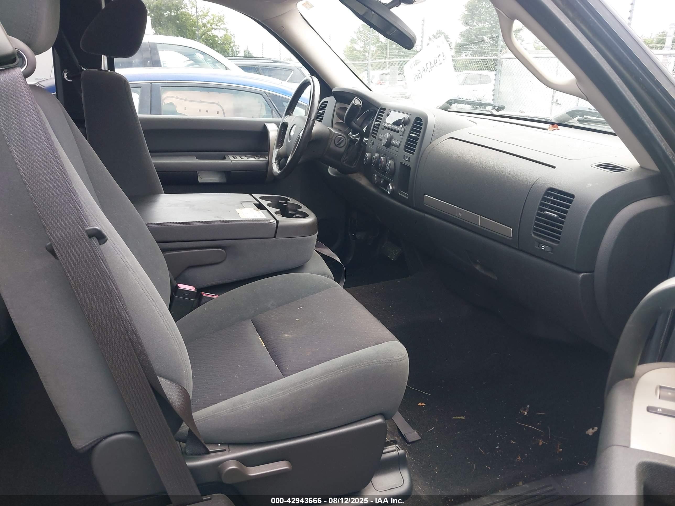CHEVROLET SILVERADO image 5