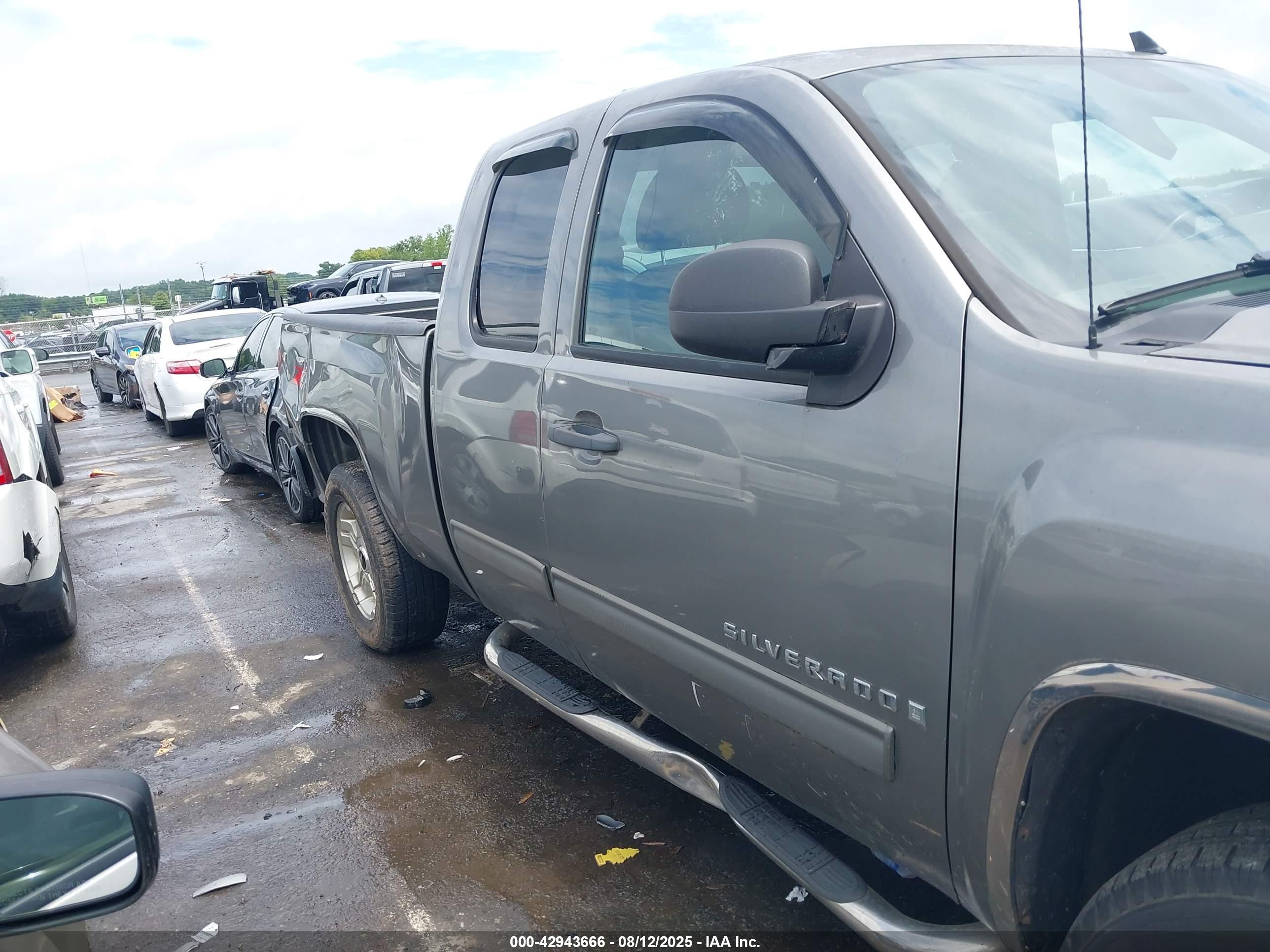 CHEVROLET SILVERADO image 6