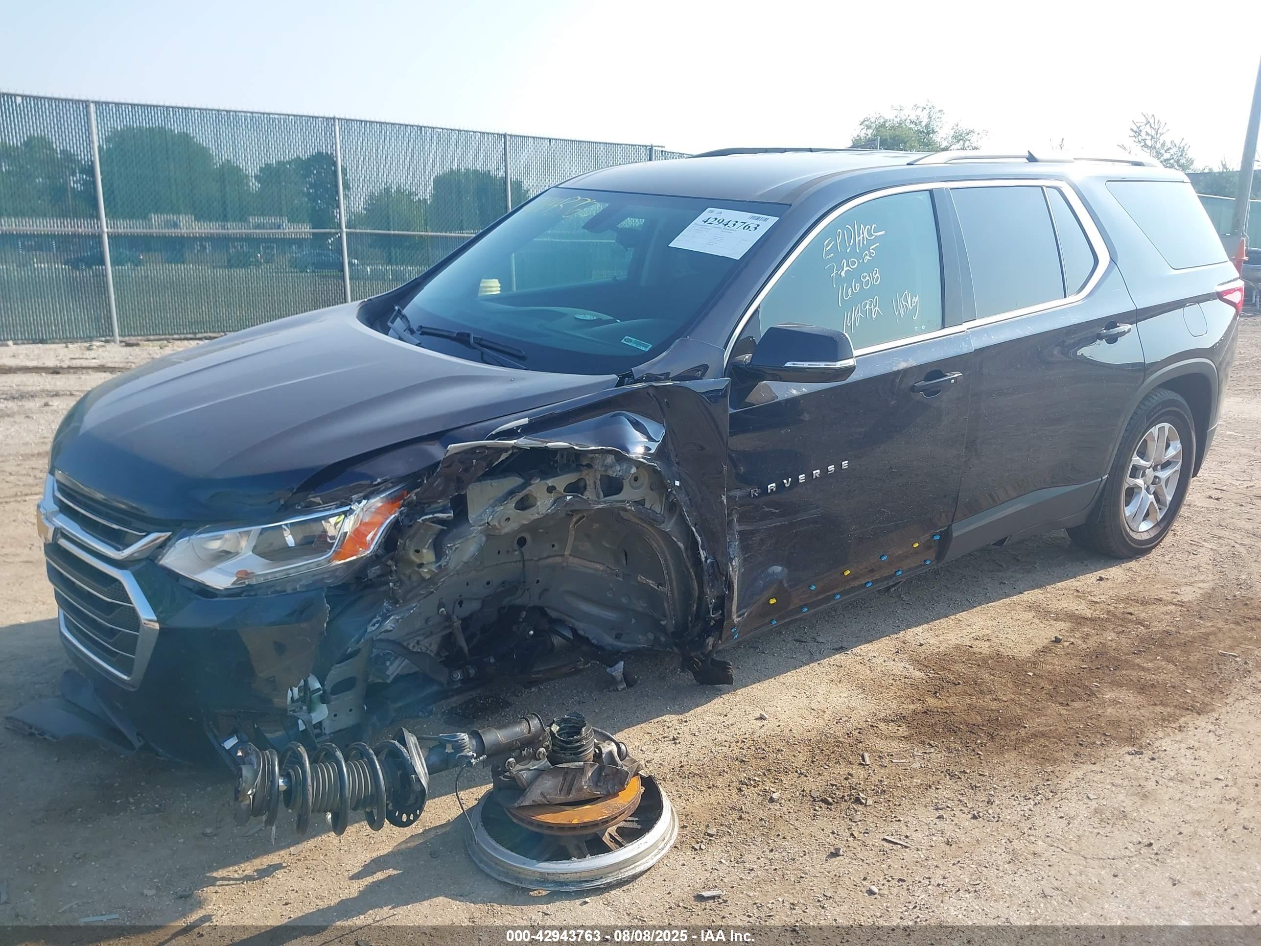 CHEVROLET TRAVERSE image 2