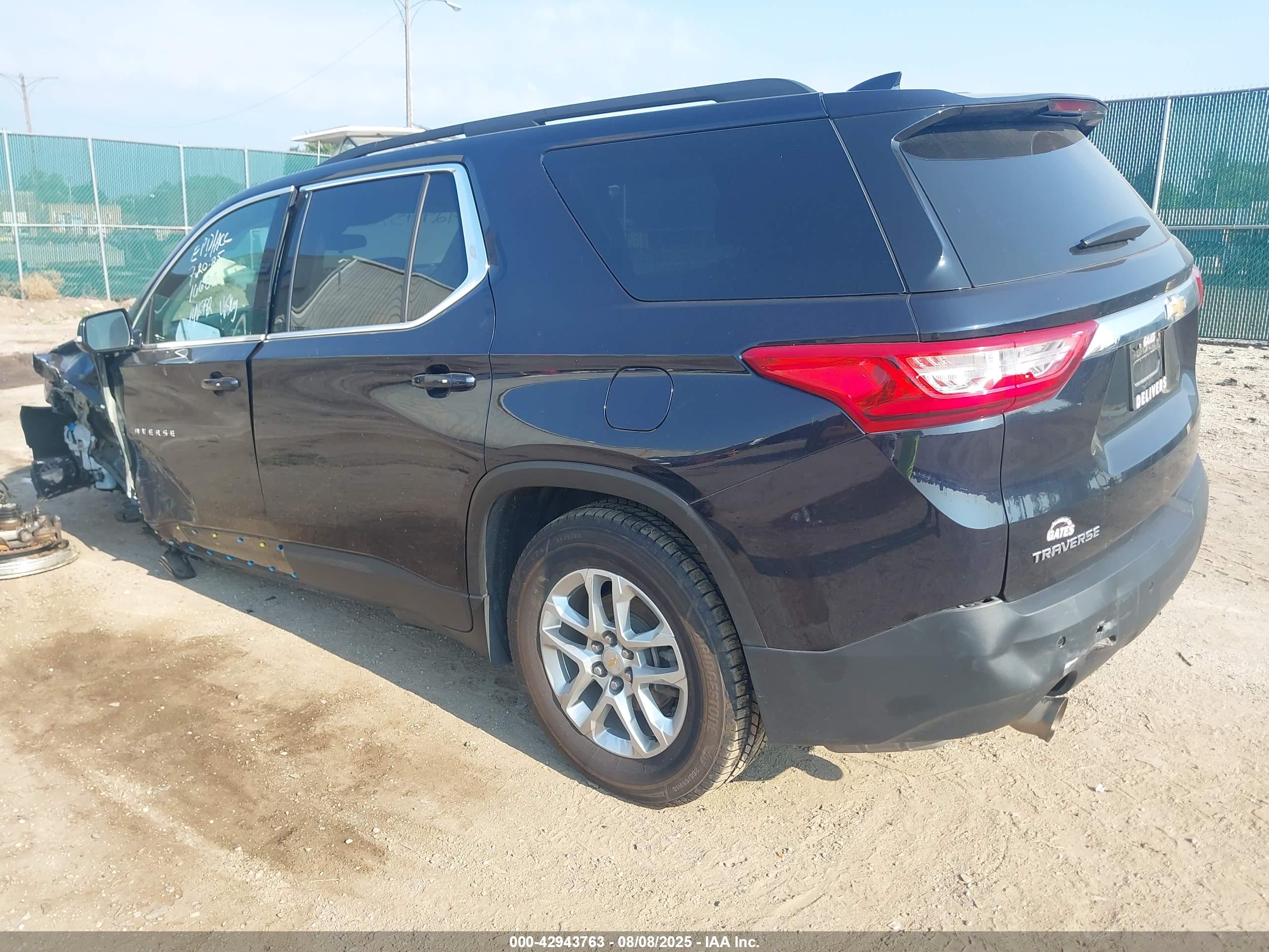CHEVROLET TRAVERSE image 3