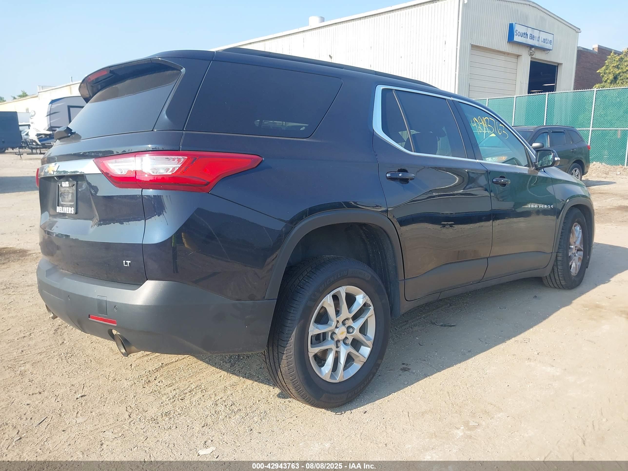 CHEVROLET TRAVERSE image 4