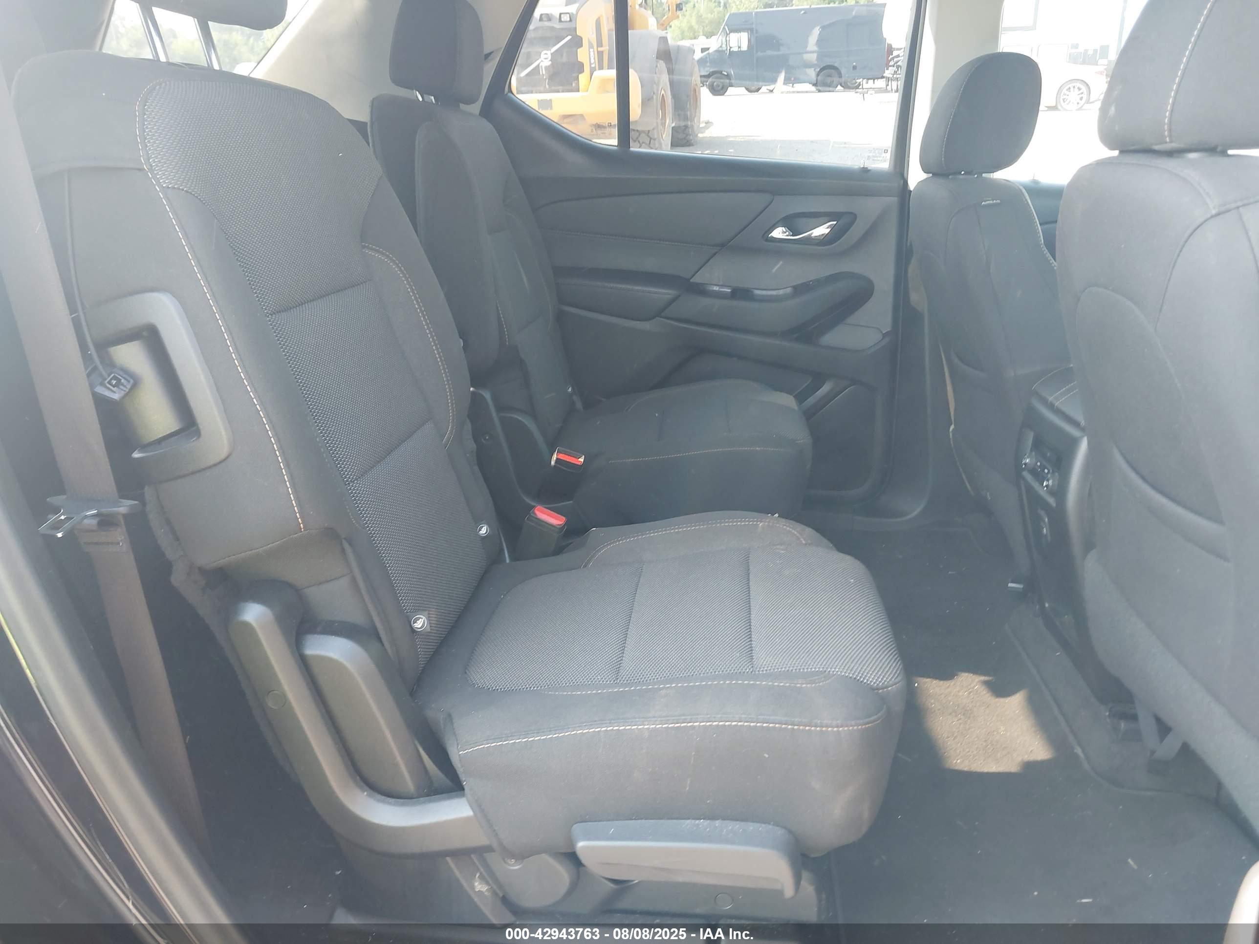 CHEVROLET TRAVERSE image 8