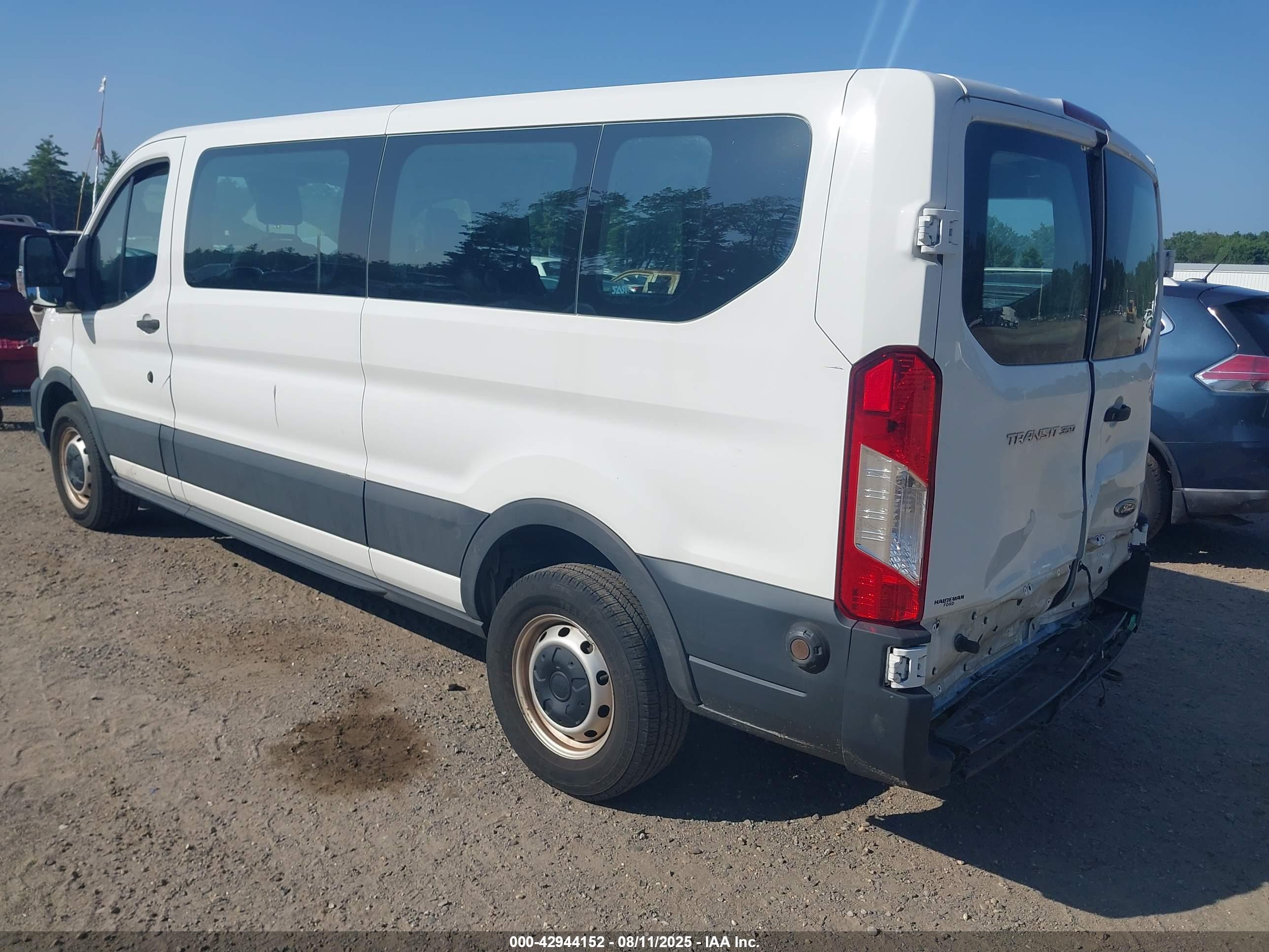 FORD TRANSIT-350 image 3