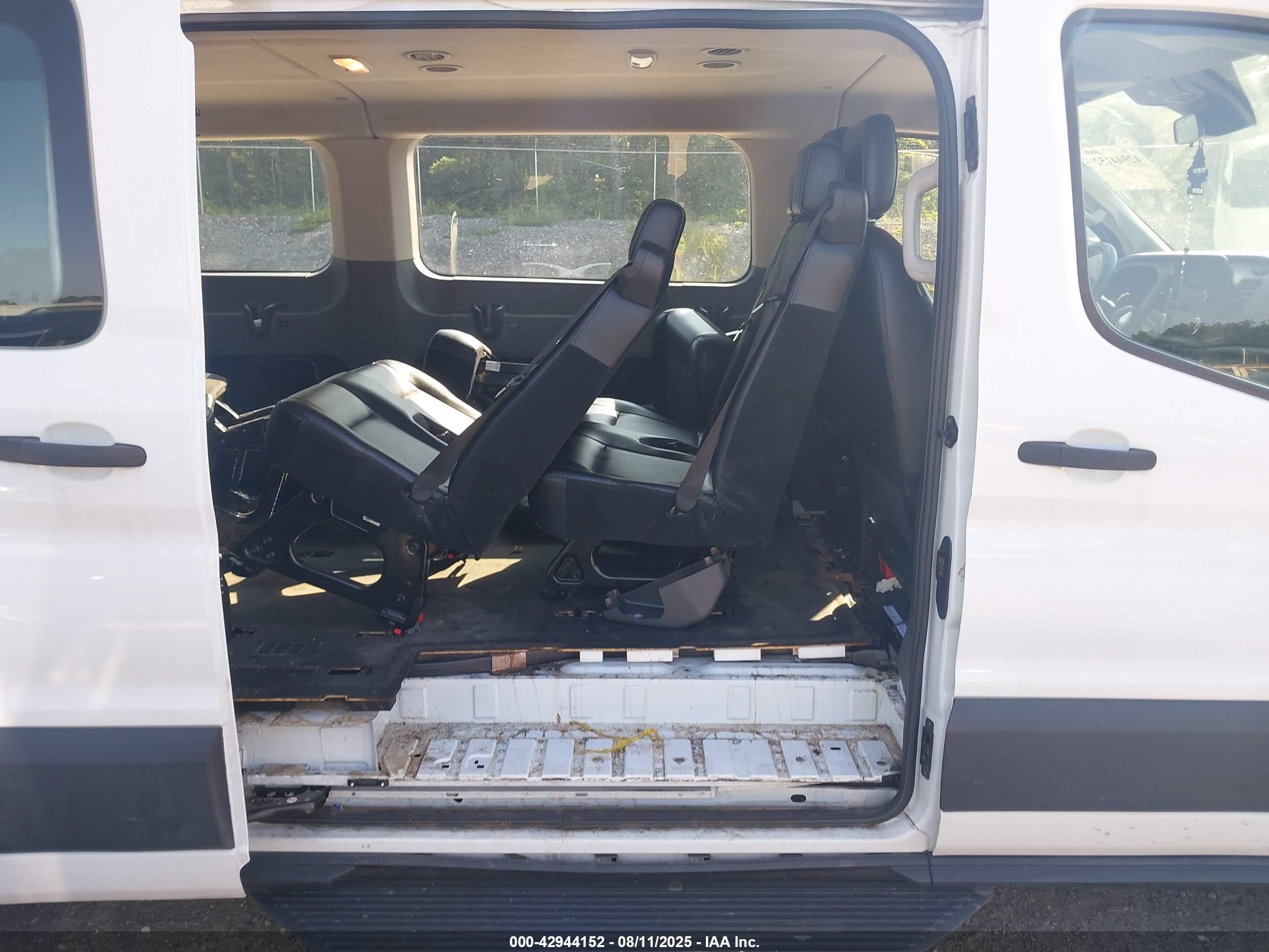 FORD TRANSIT-350 image 8