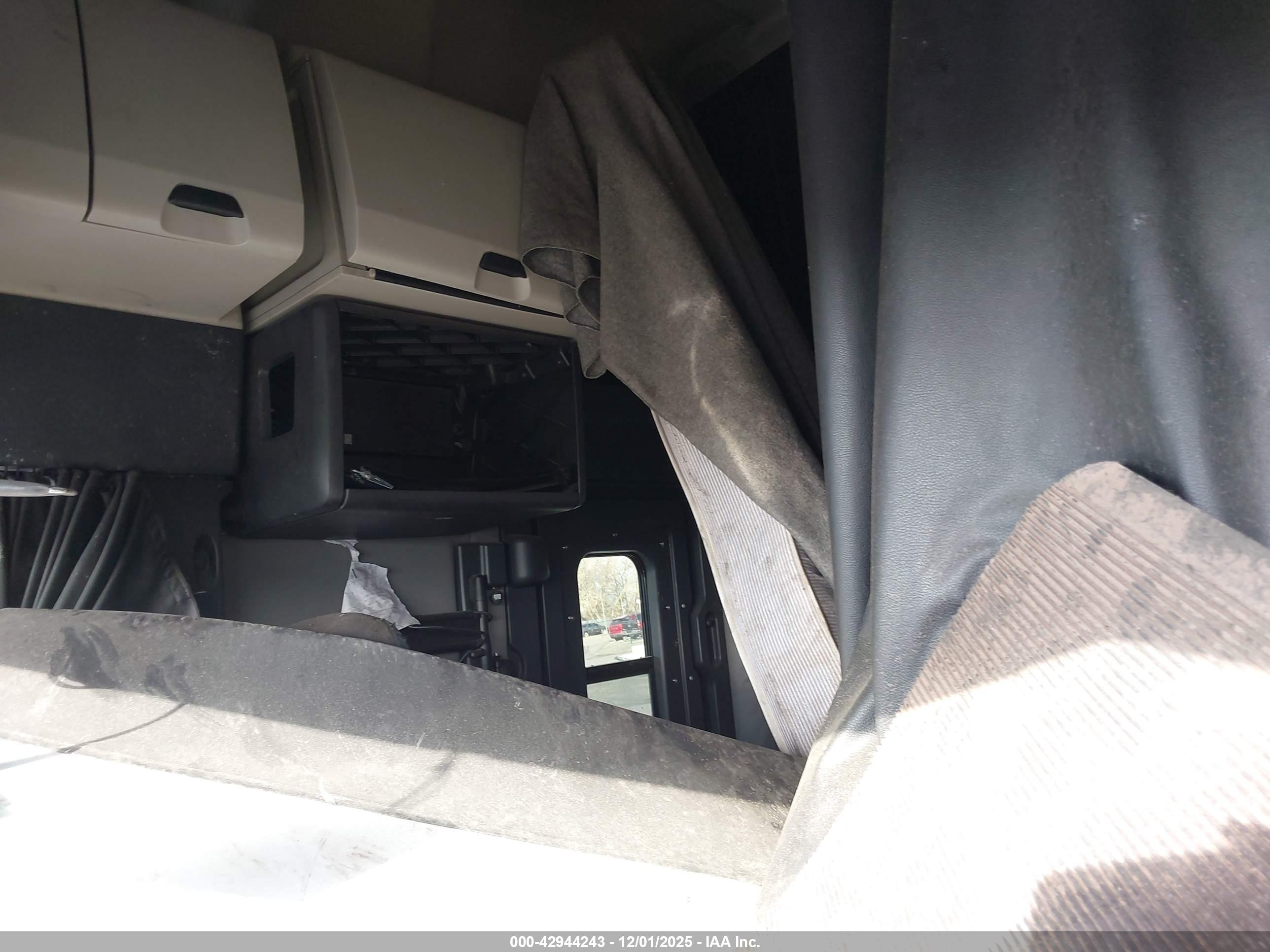 FREIGHTLINER NEW image 8
