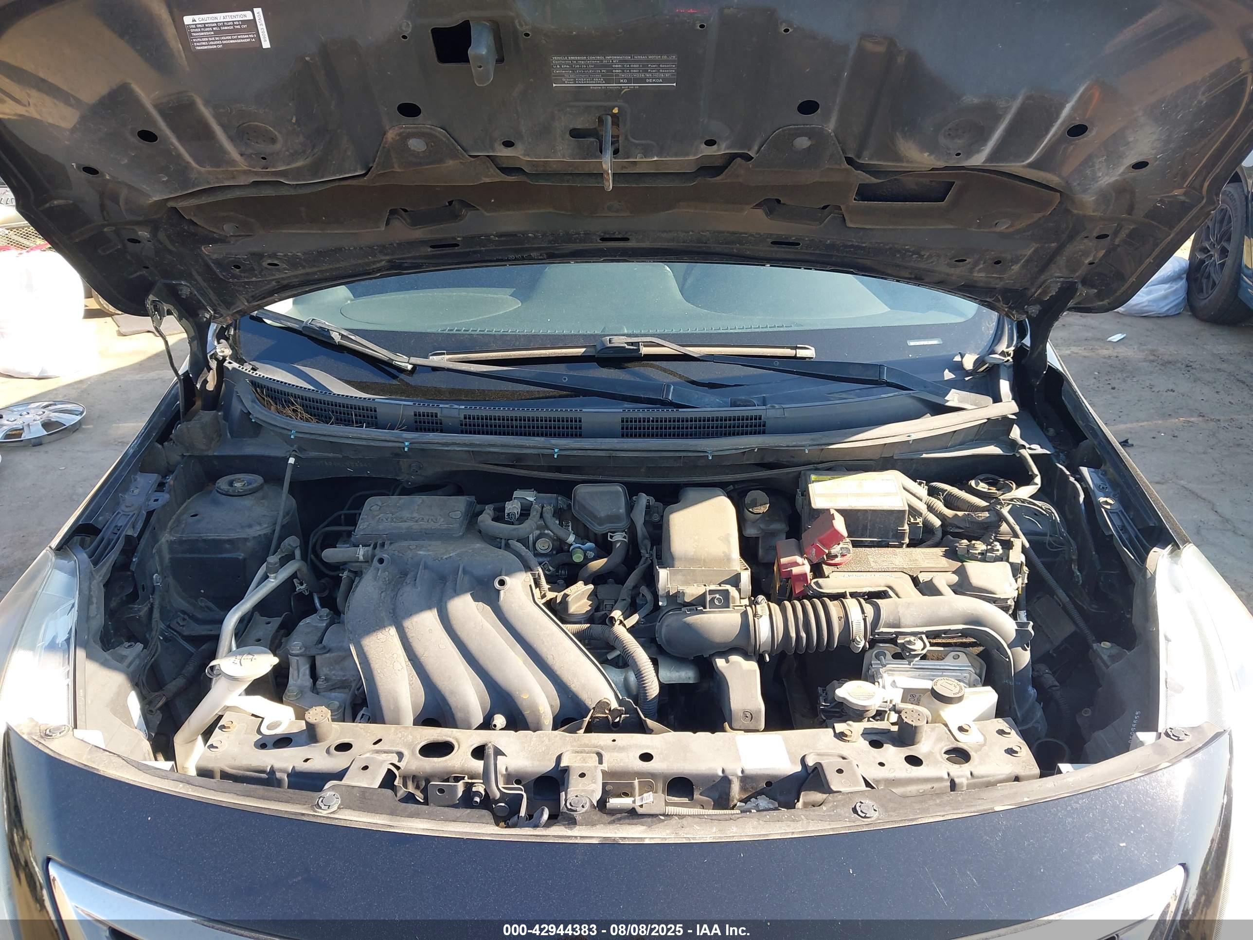 NISSAN VERSA image 10