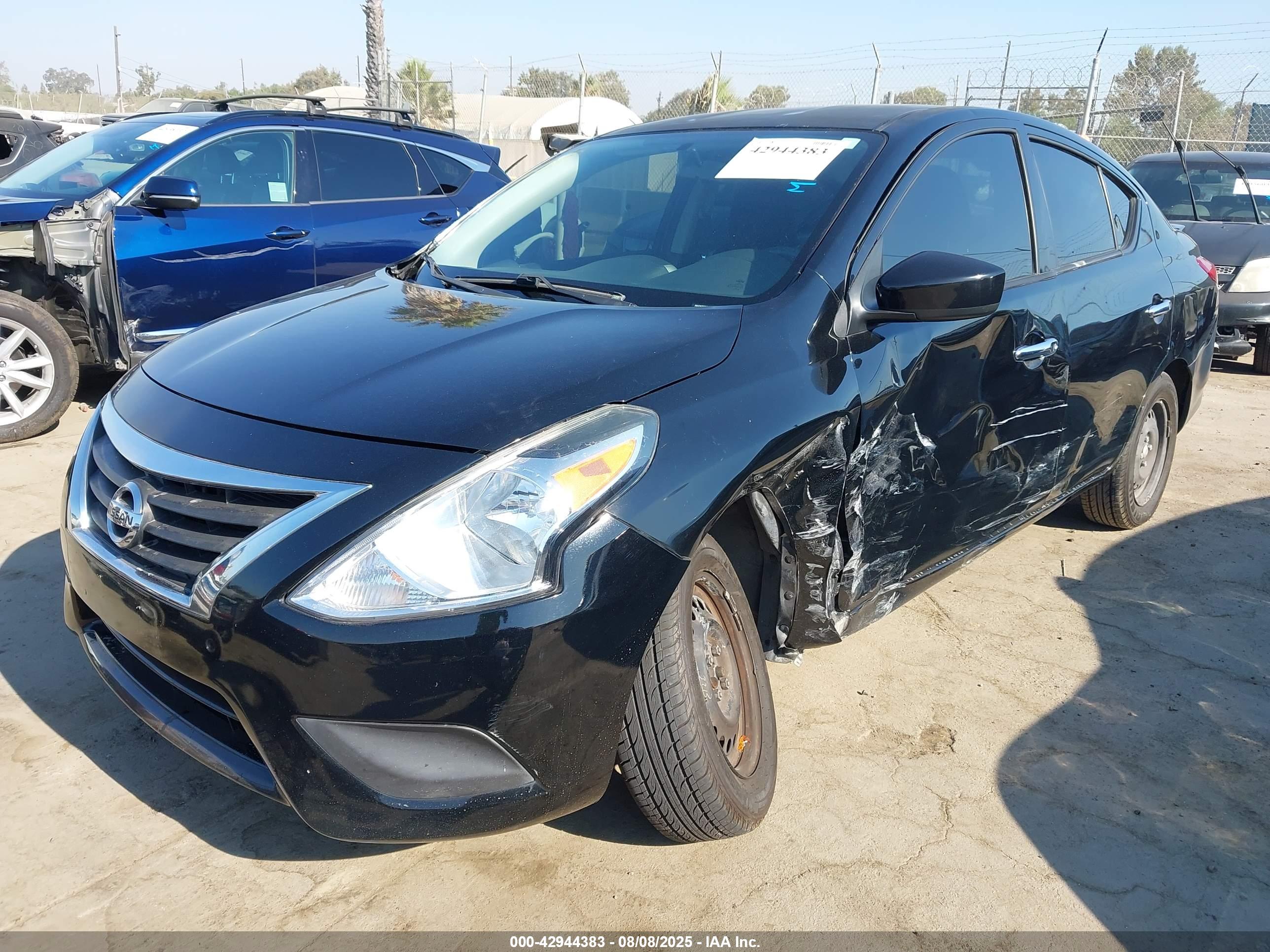 NISSAN VERSA image 2