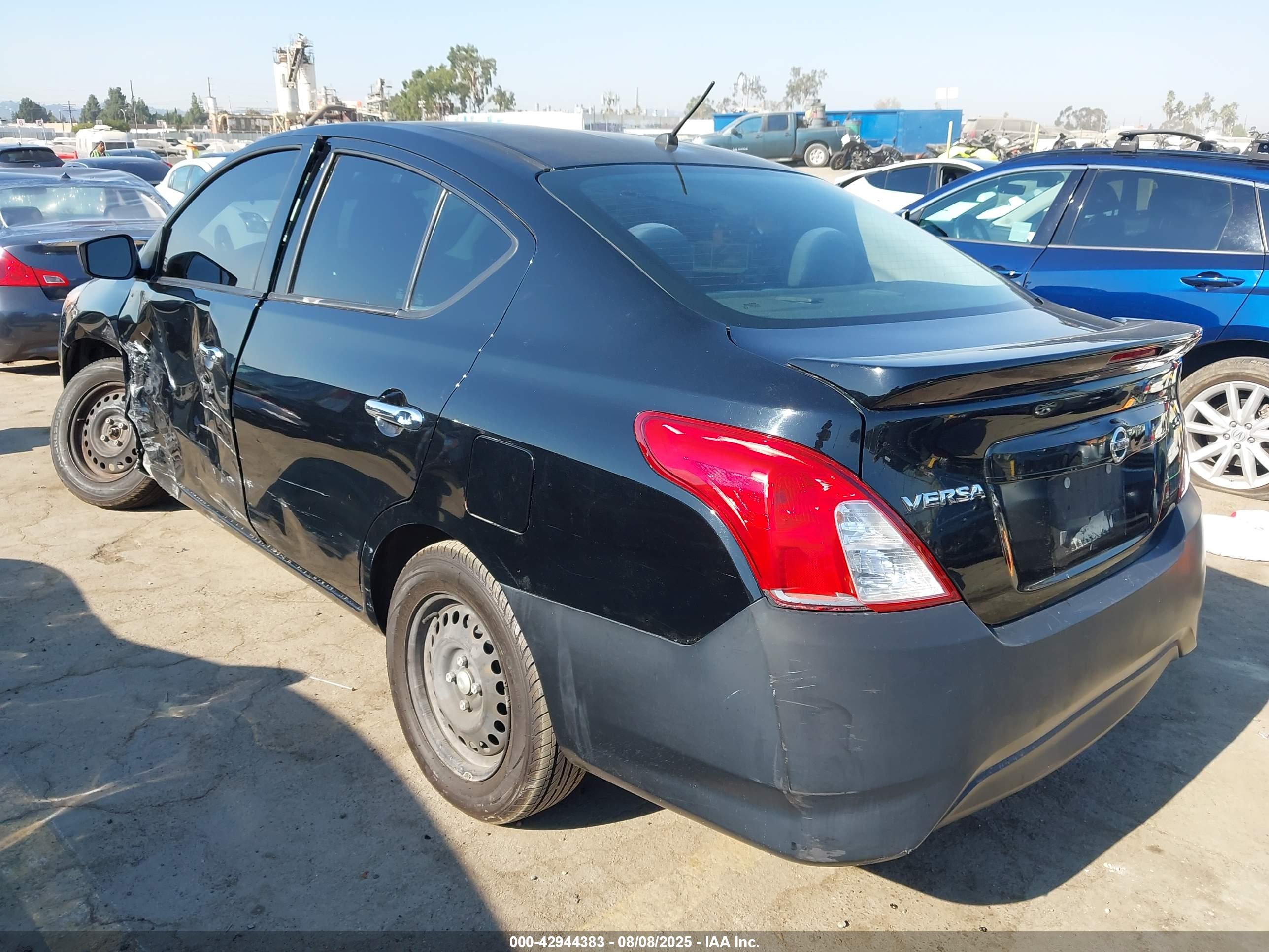 NISSAN VERSA image 3