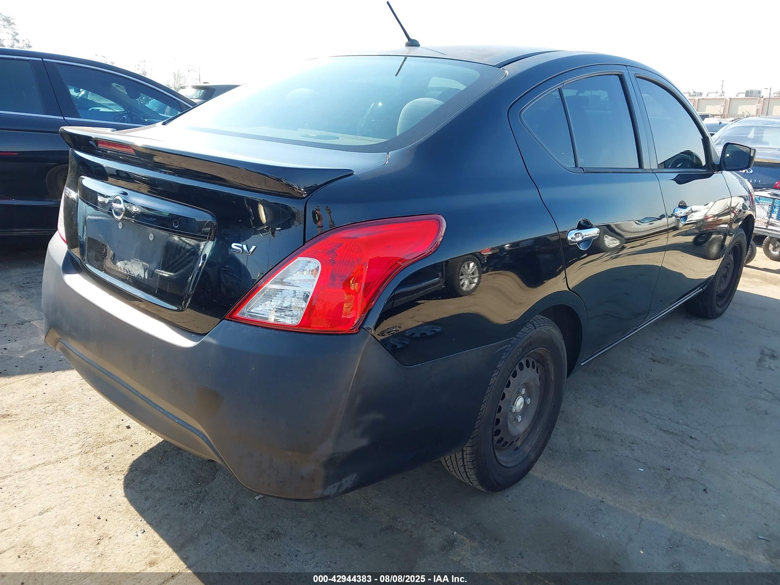 NISSAN VERSA image 4