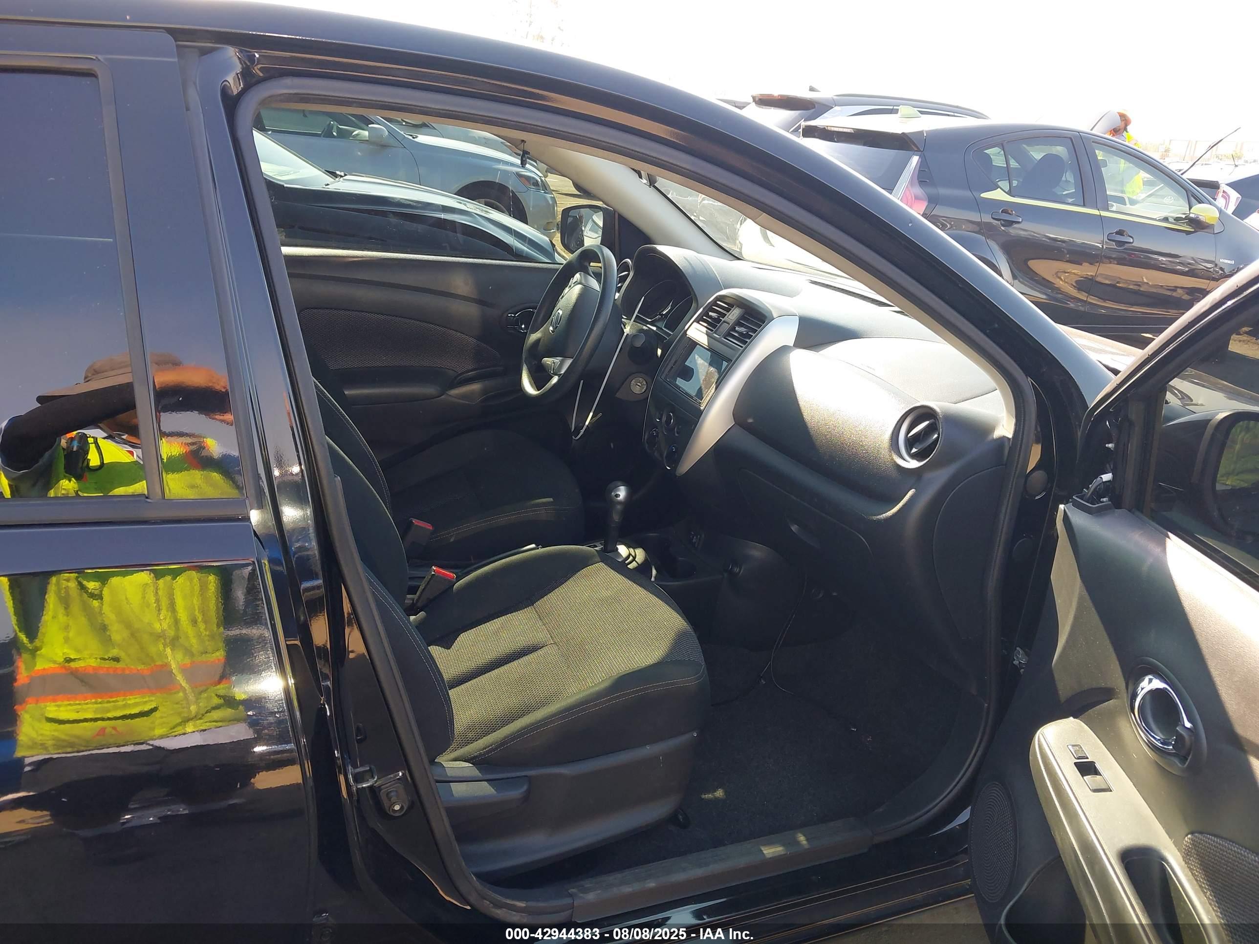 NISSAN VERSA image 5