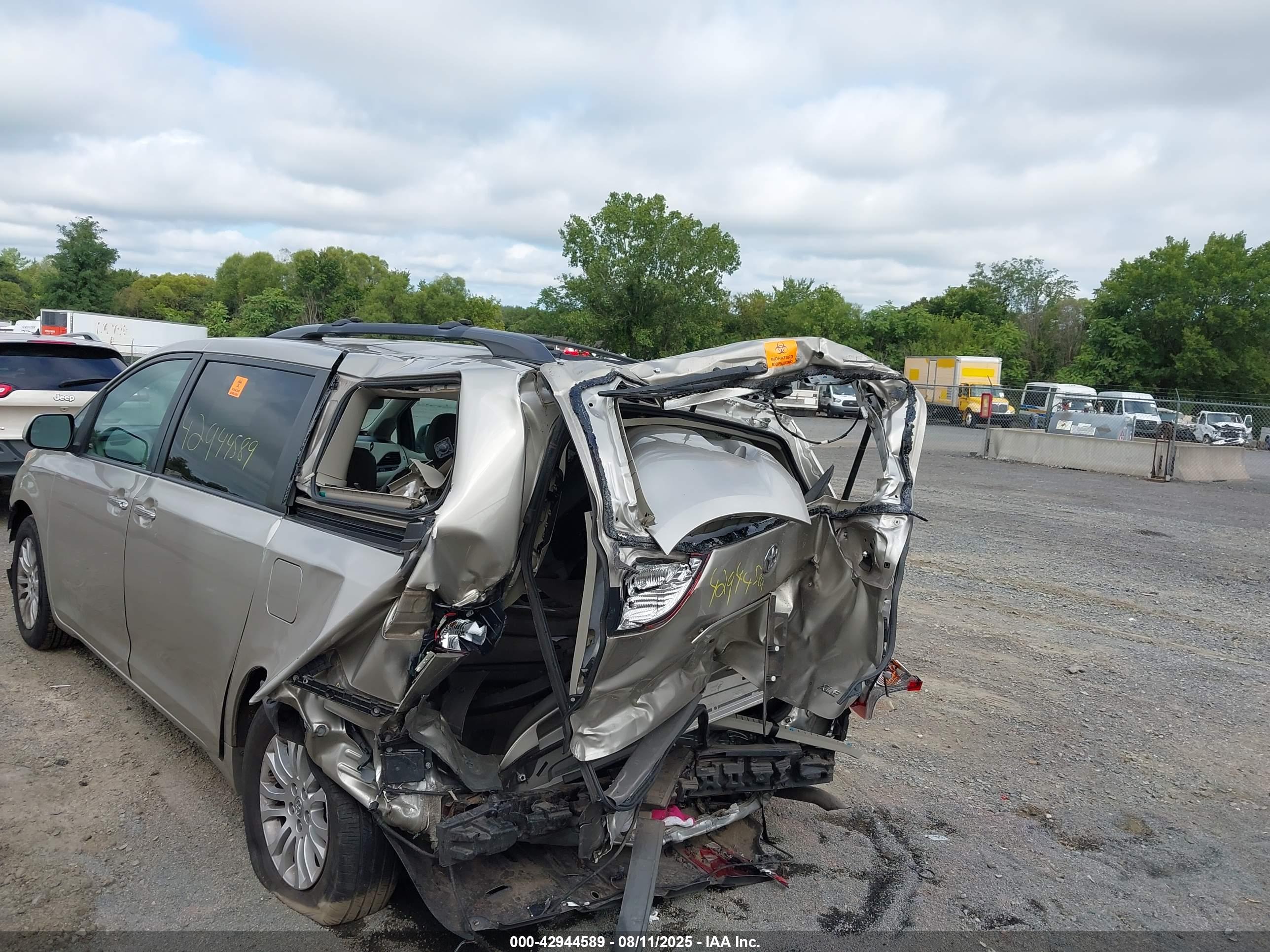 TOYOTA SIENNA image 6