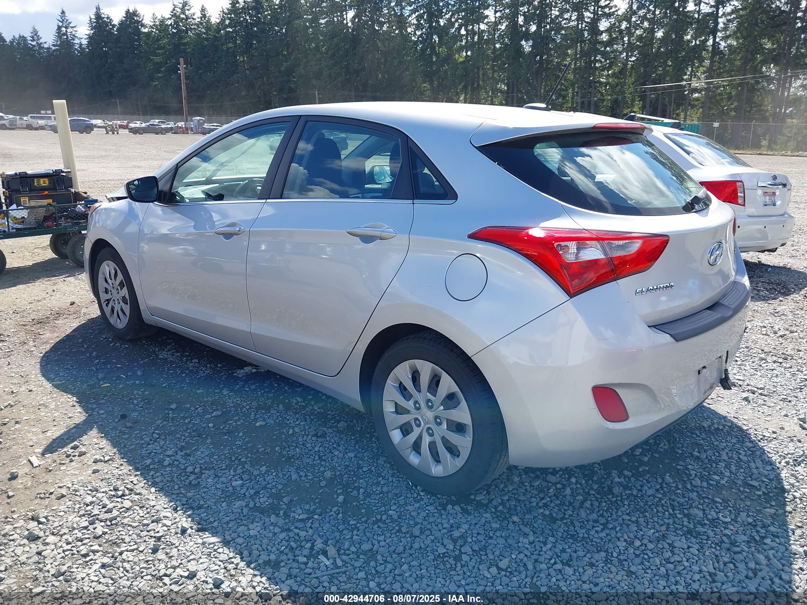 HYUNDAI ELANTRA image 3
