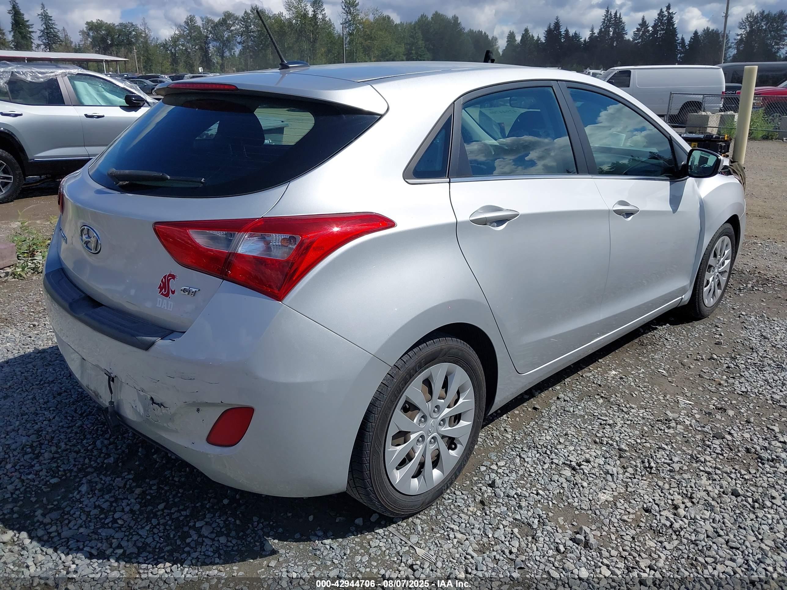 HYUNDAI ELANTRA image 4