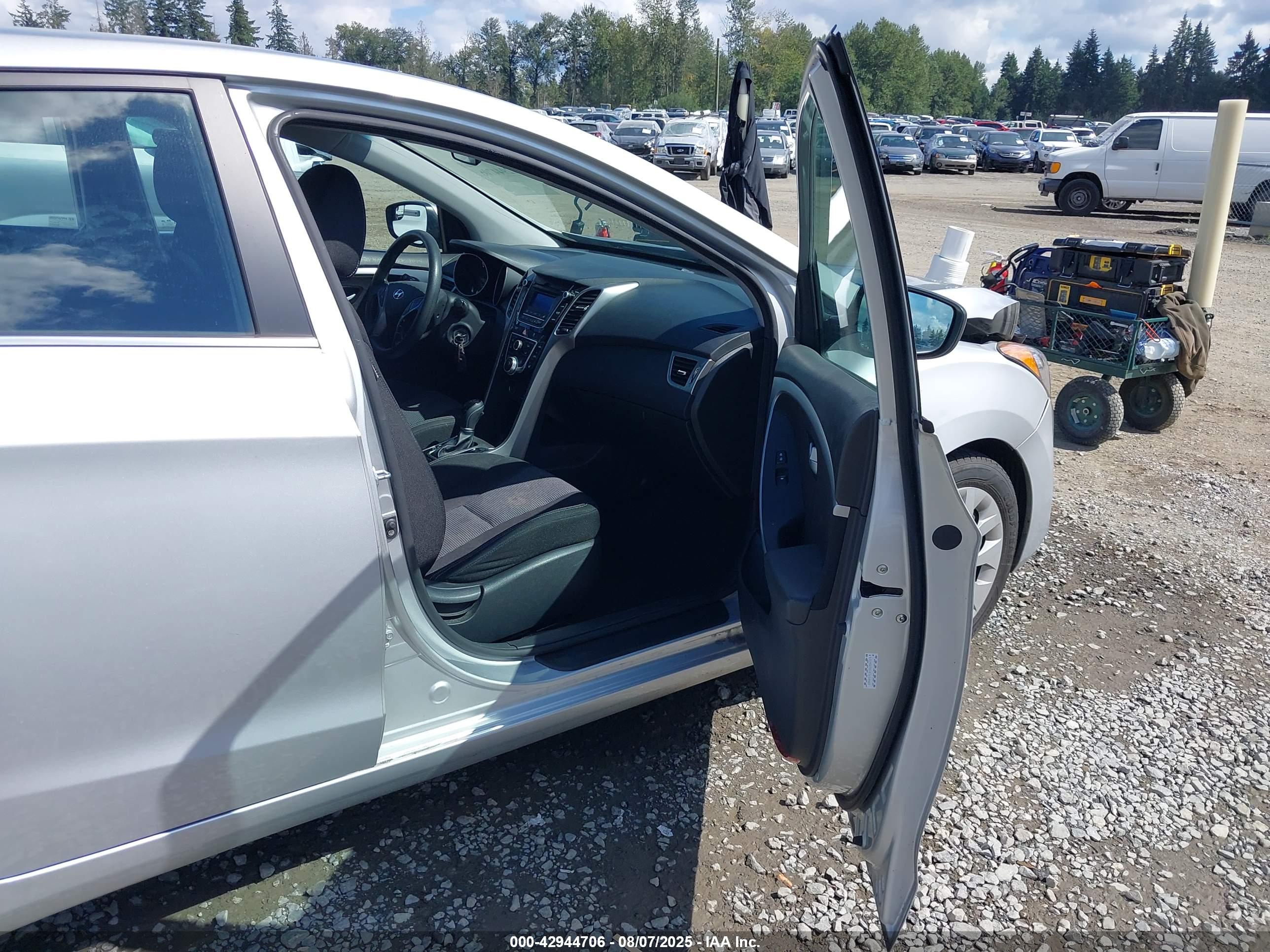 HYUNDAI ELANTRA image 5