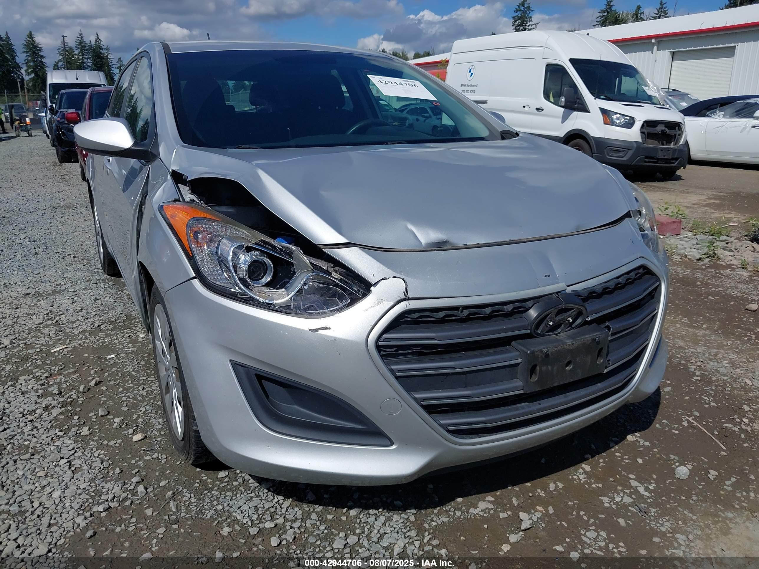 HYUNDAI ELANTRA image 6