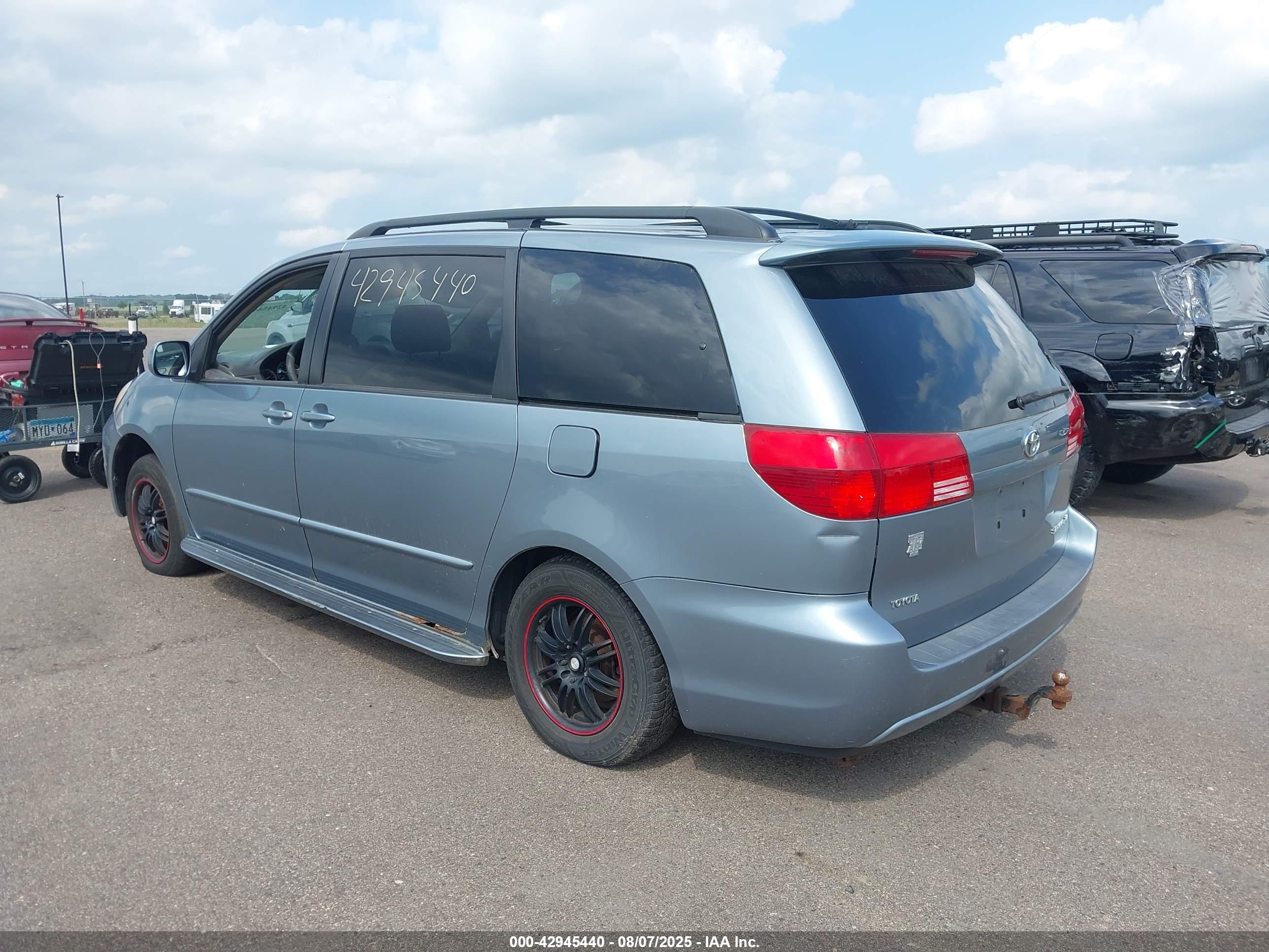TOYOTA SIENNA image 3