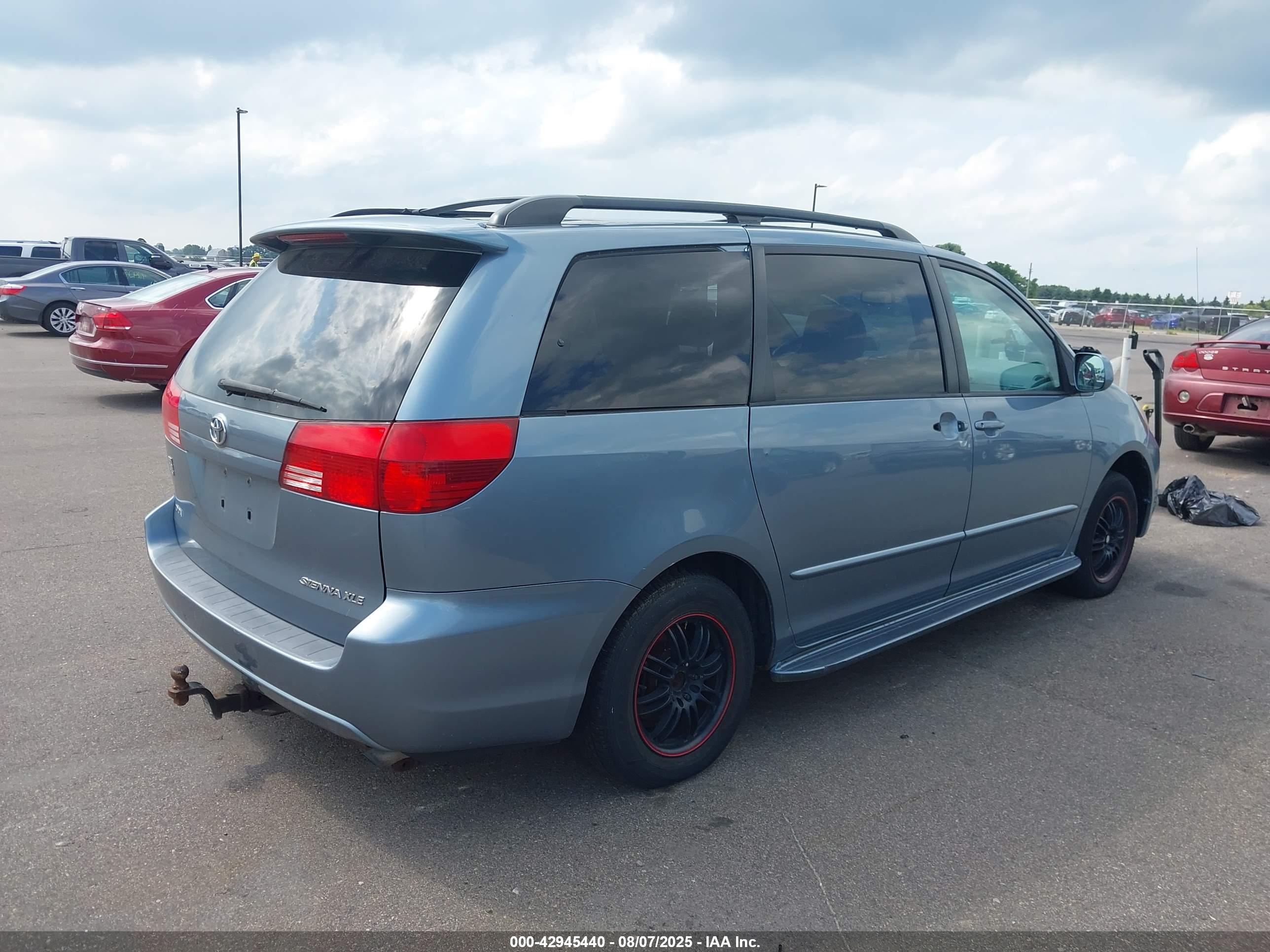 TOYOTA SIENNA image 4