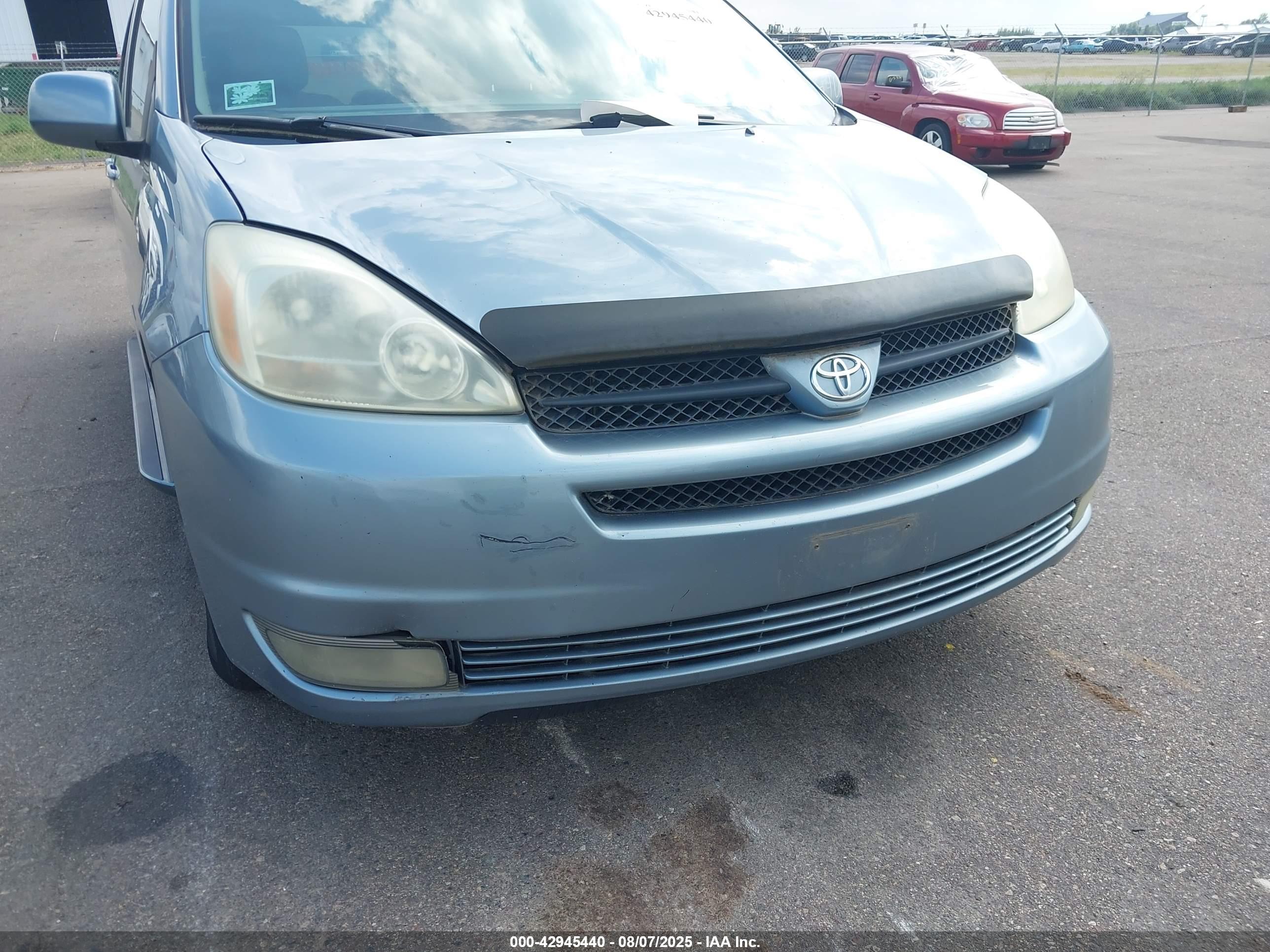 TOYOTA SIENNA image 6