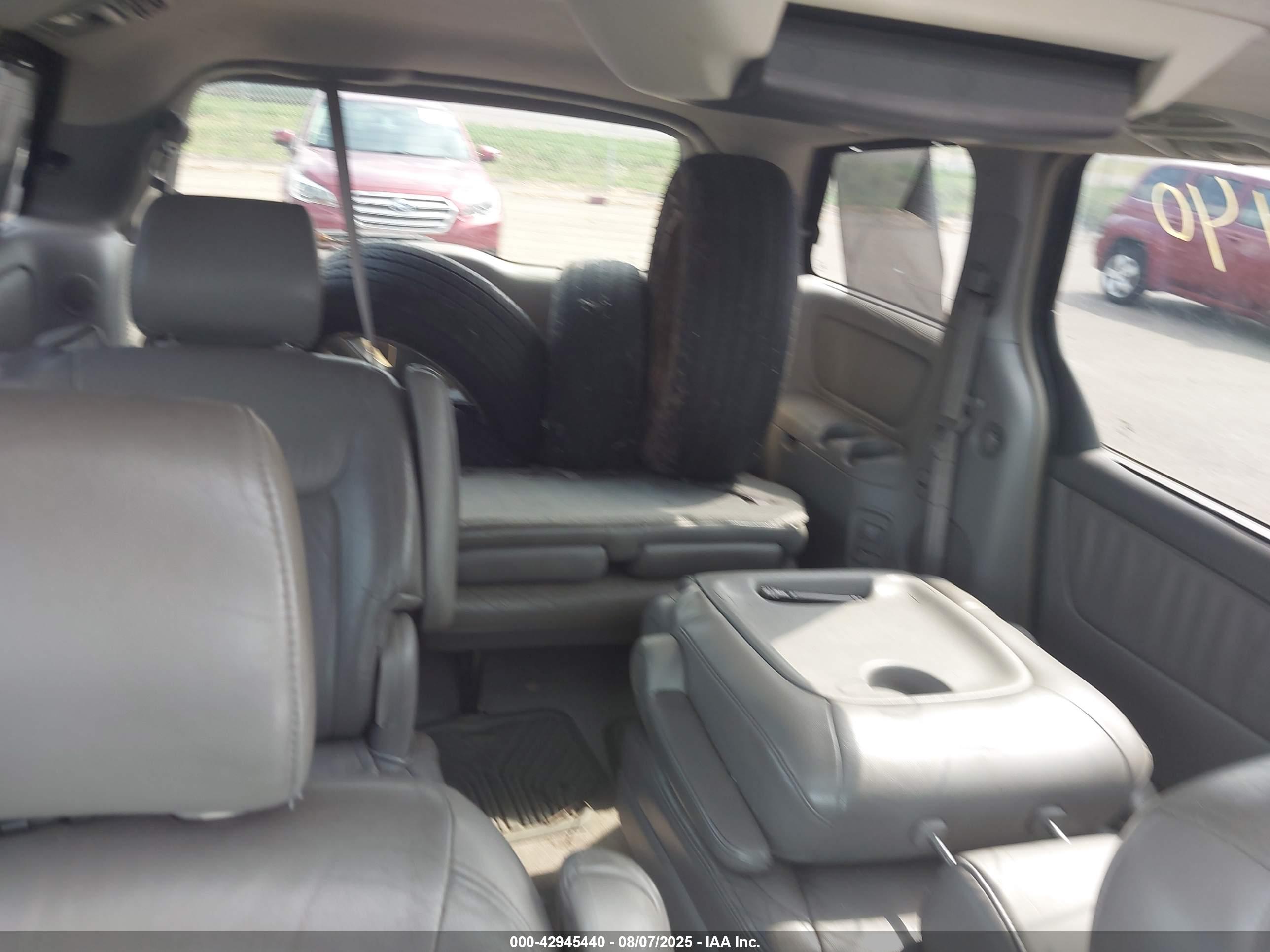 TOYOTA SIENNA image 8