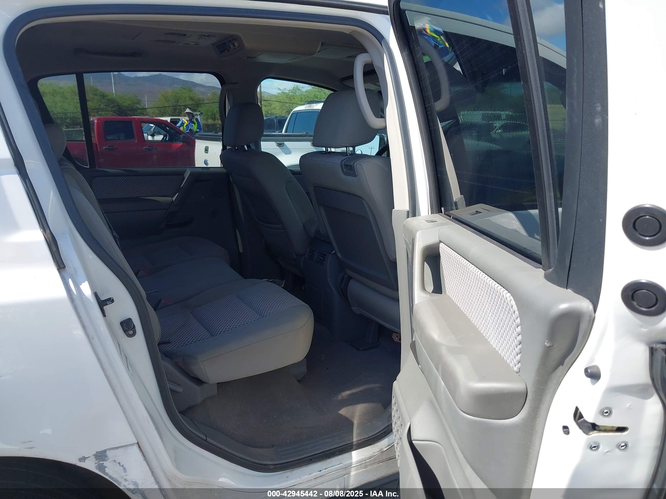 NISSAN ARMADA image 8