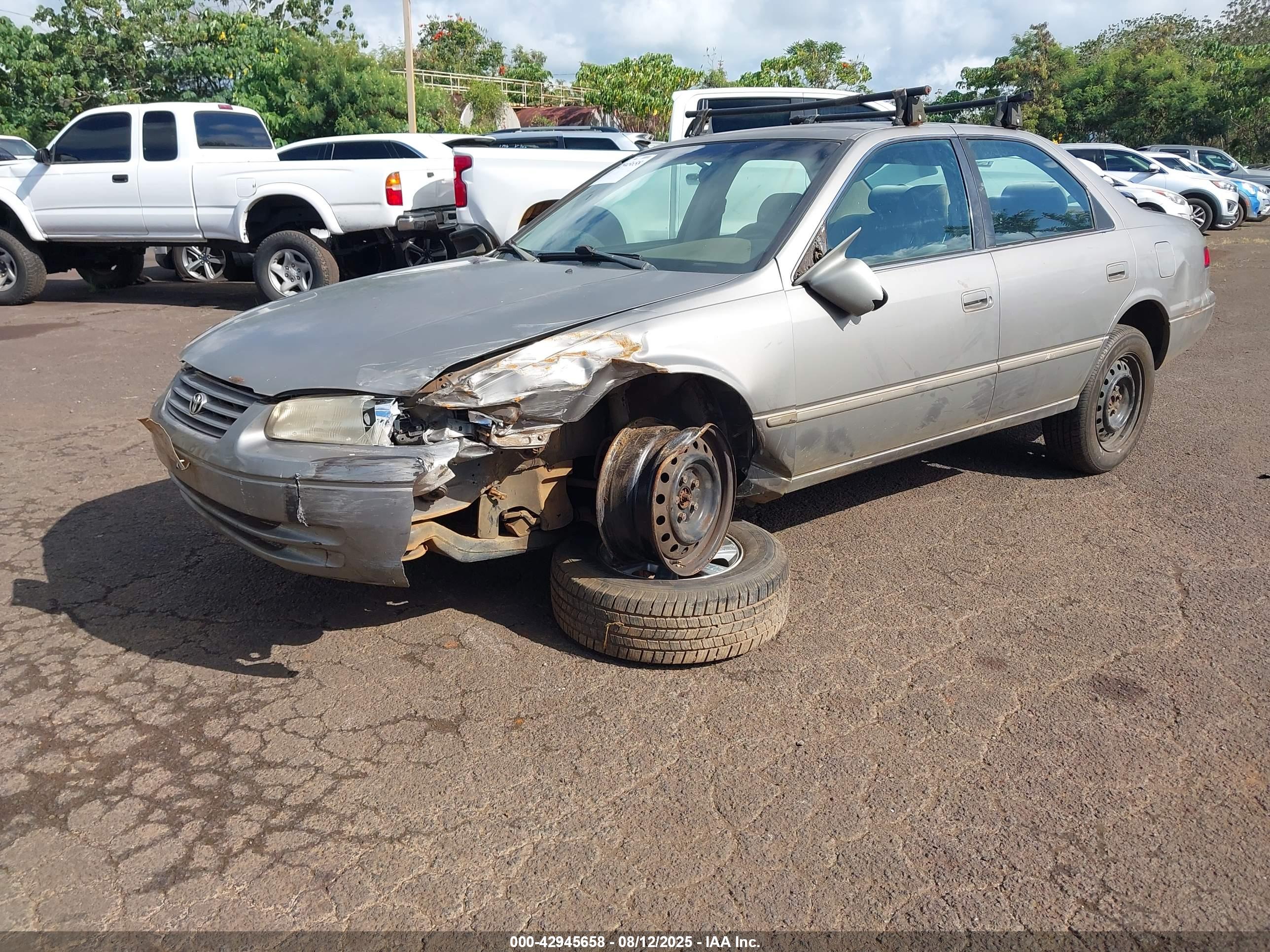 TOYOTA CAMRY image 2