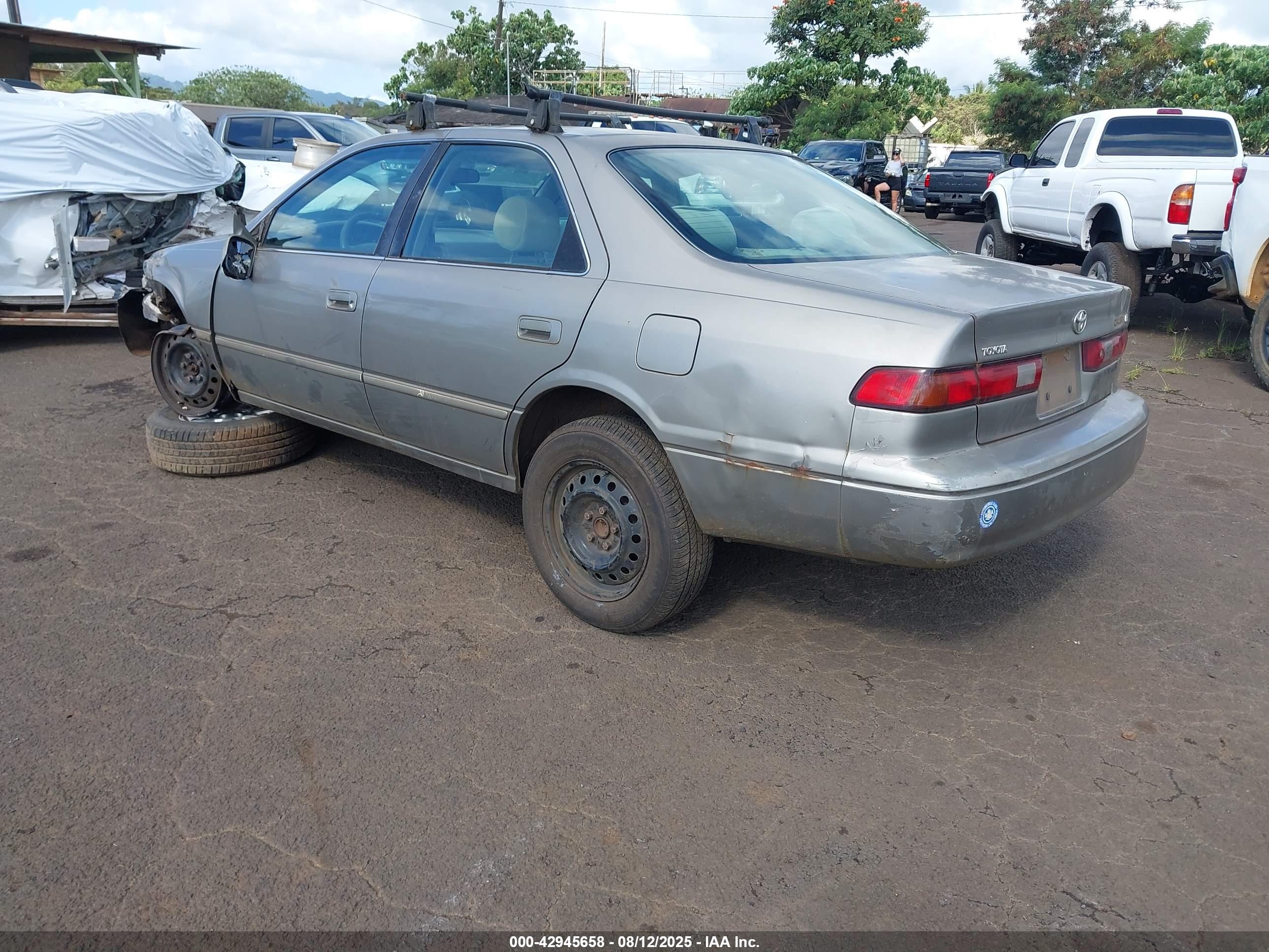TOYOTA CAMRY image 3