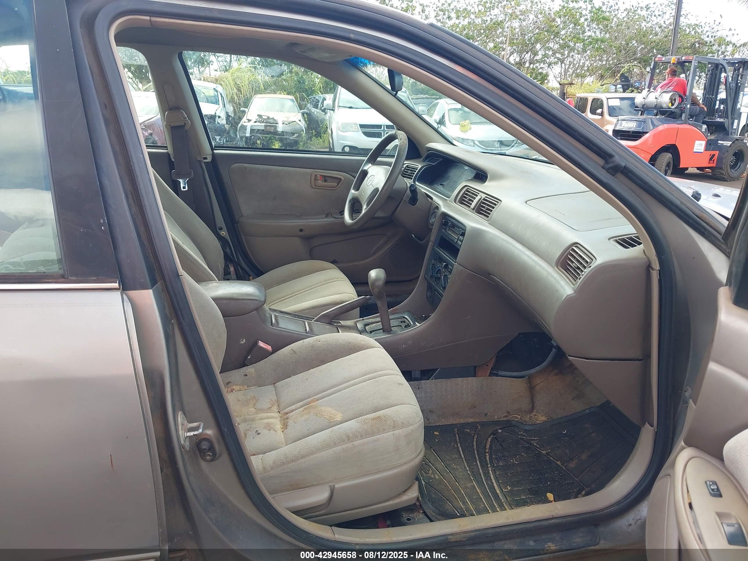 TOYOTA CAMRY image 5