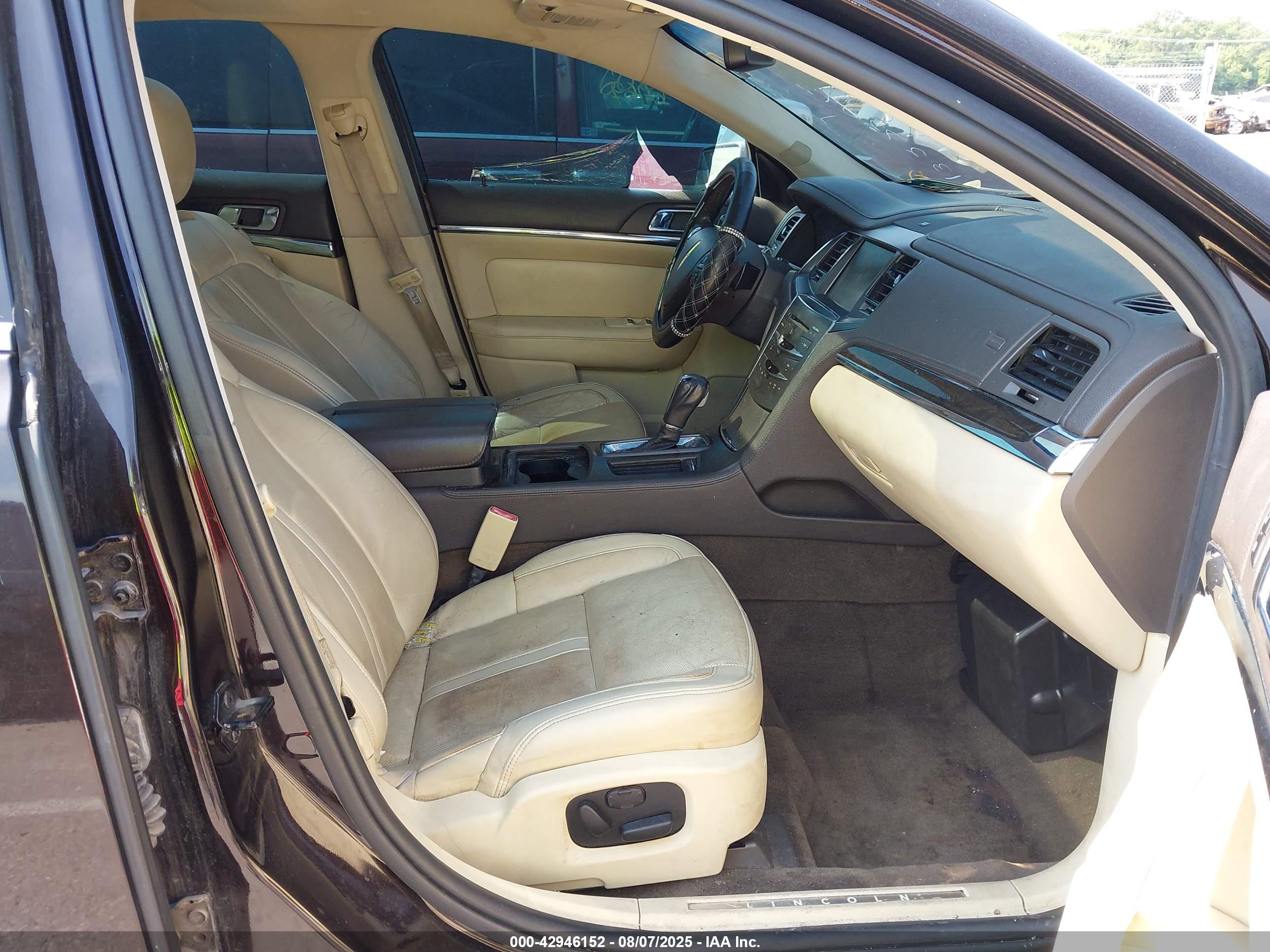 LINCOLN MKS image 5