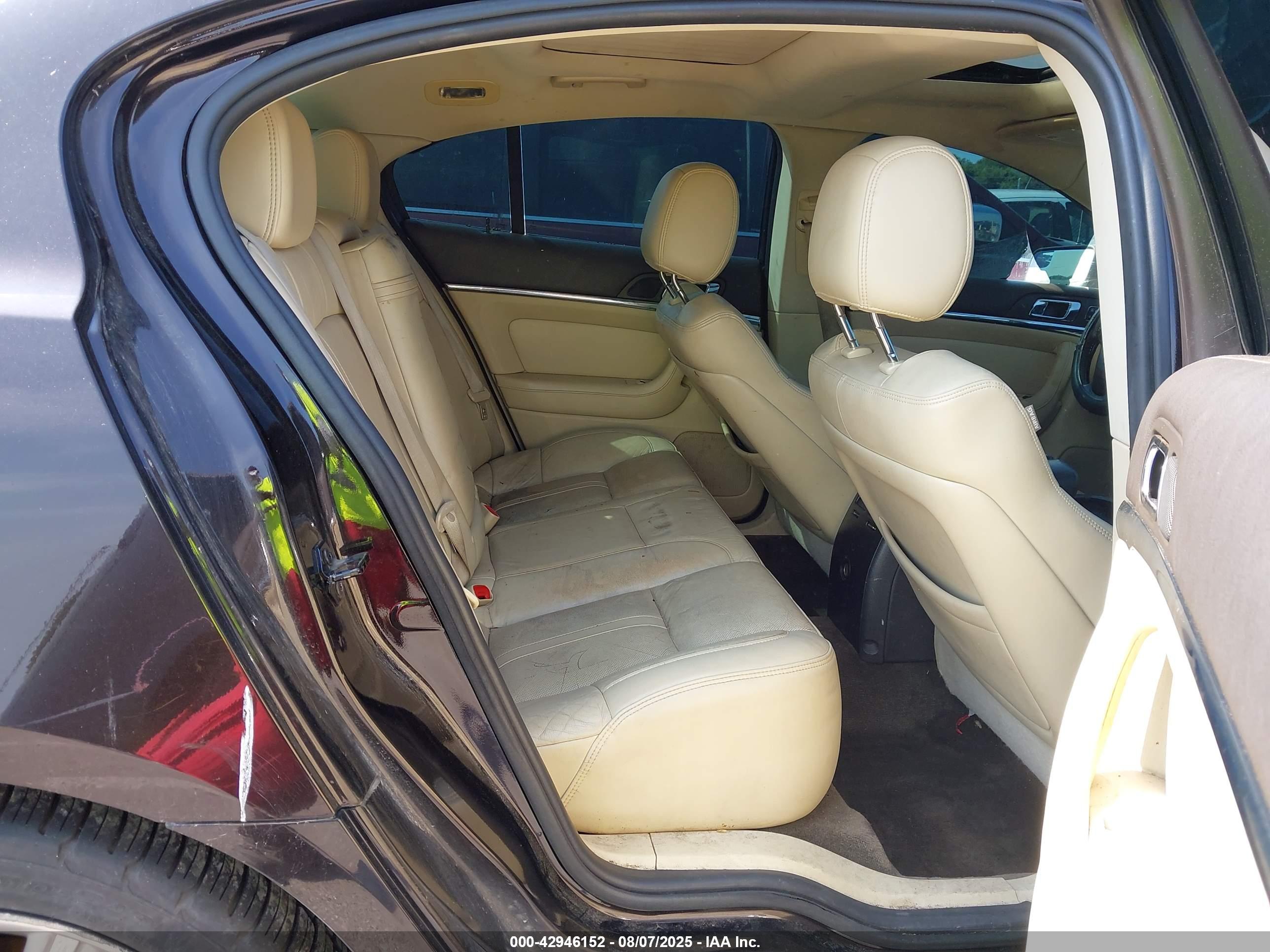 LINCOLN MKS image 8