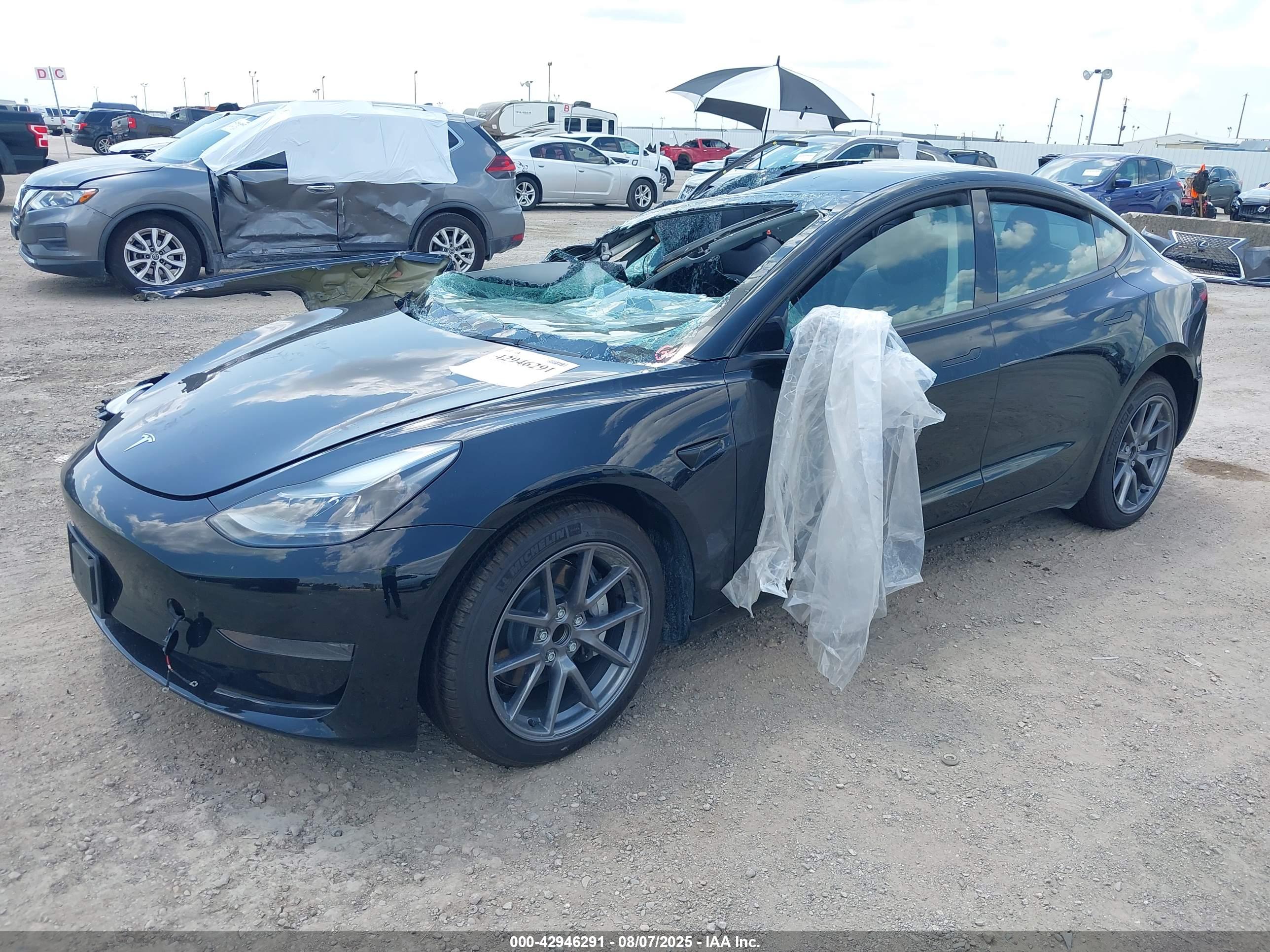 TESLA MODEL image 2