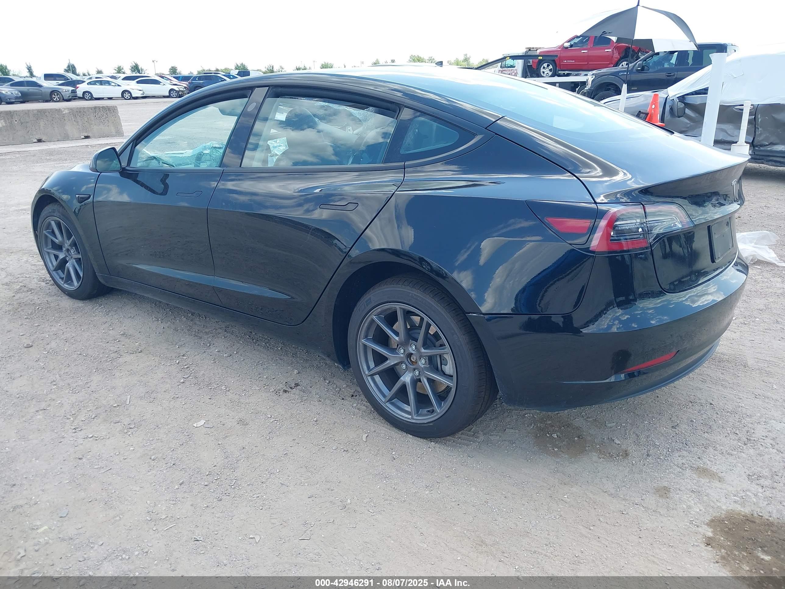 TESLA MODEL image 3