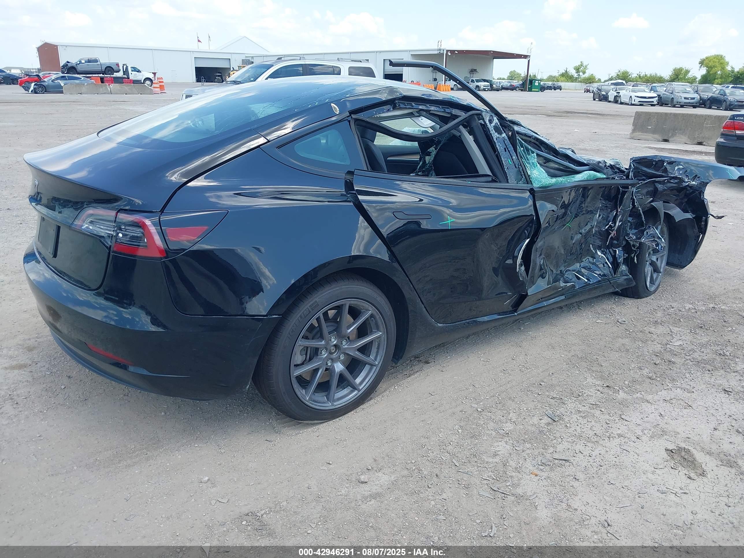 TESLA MODEL image 4