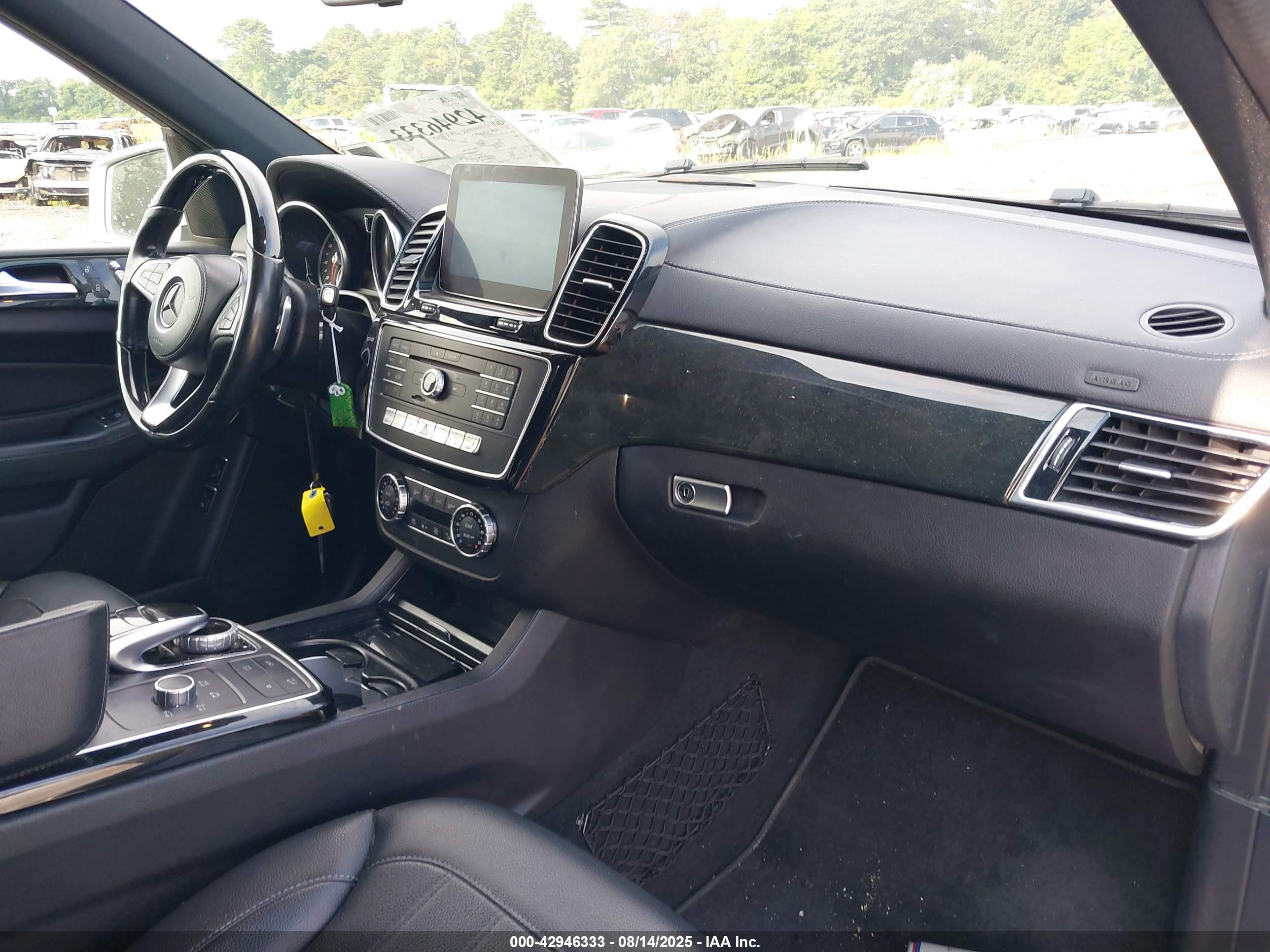MERCEDES-BENZ GLS image 5