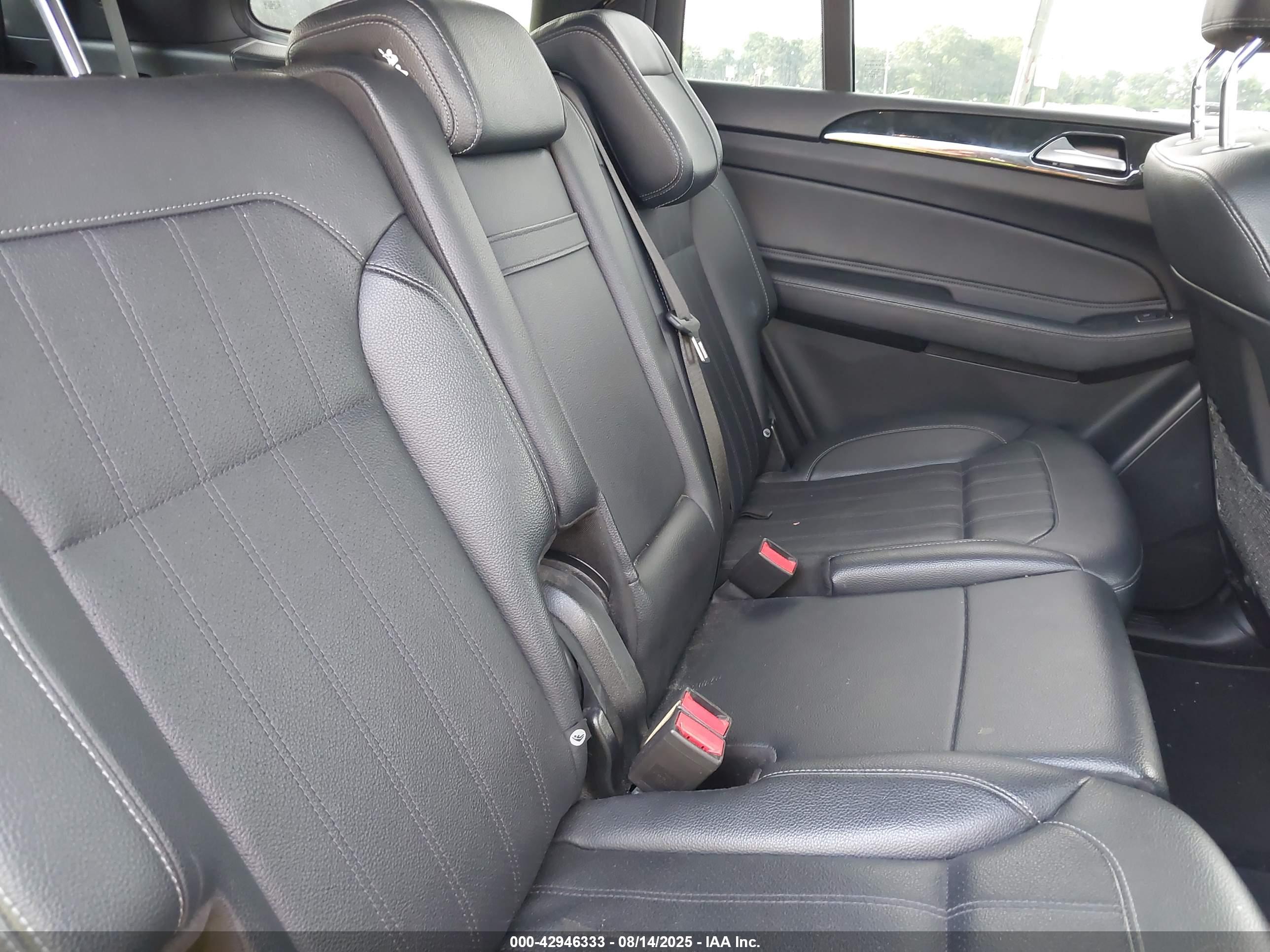 MERCEDES-BENZ GLS image 8