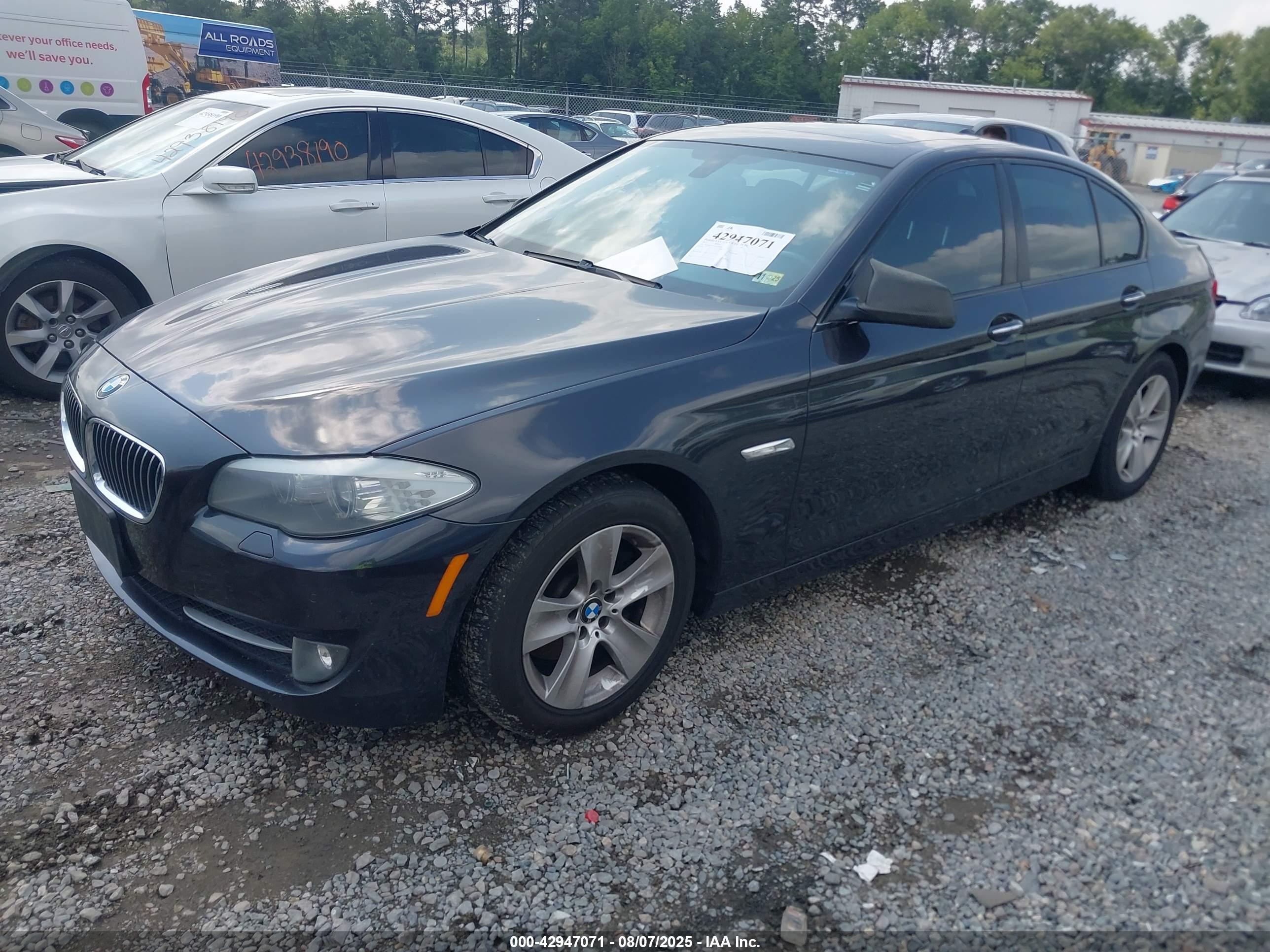 BMW 528I image 2