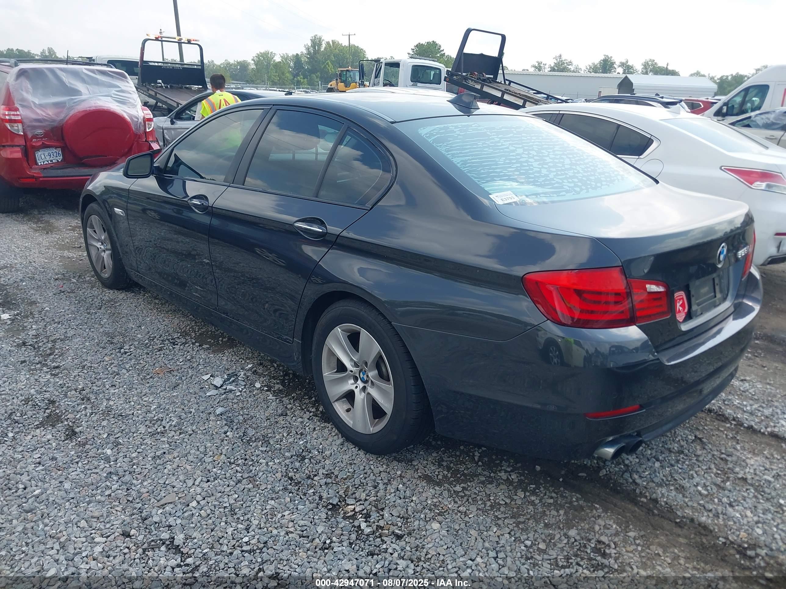 BMW 528I image 3