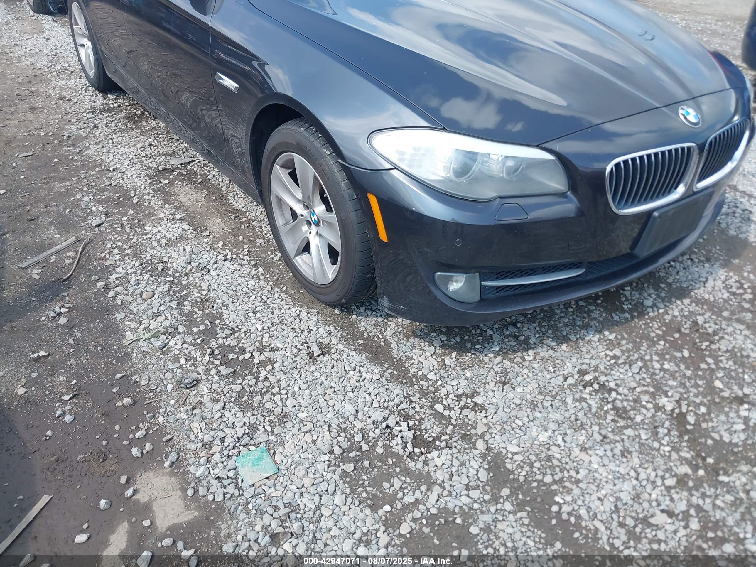 BMW 528I image 6