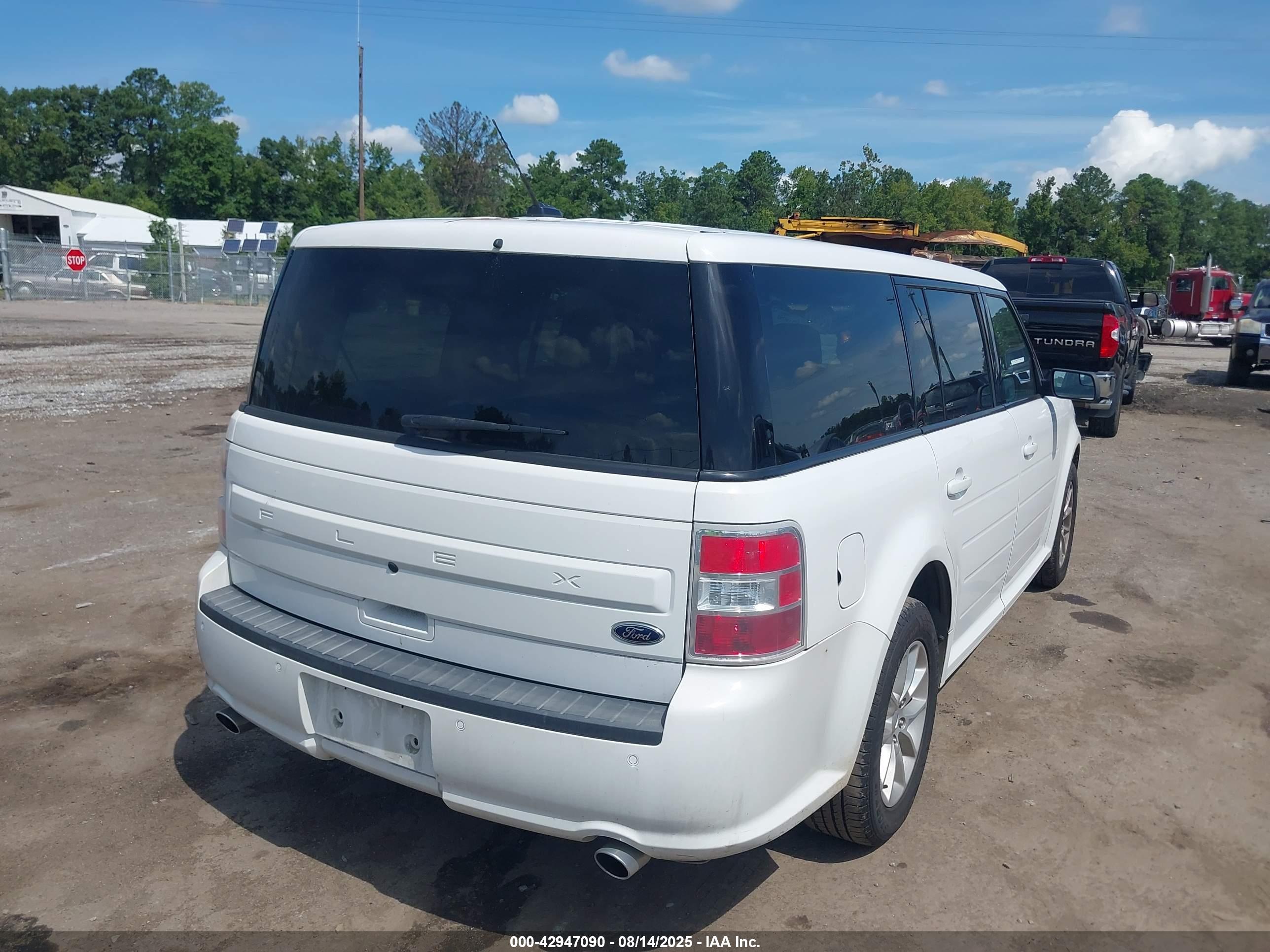FORD FLEX image 4